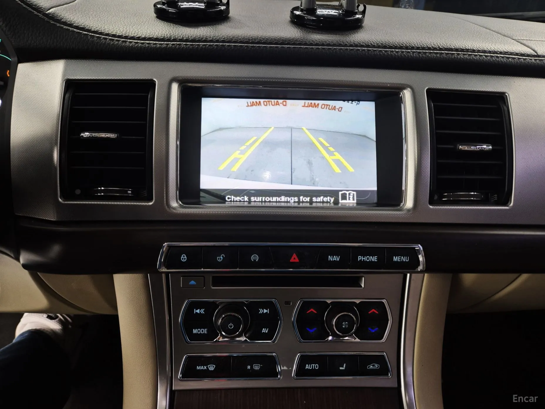 Jaguar New XF превью 14
