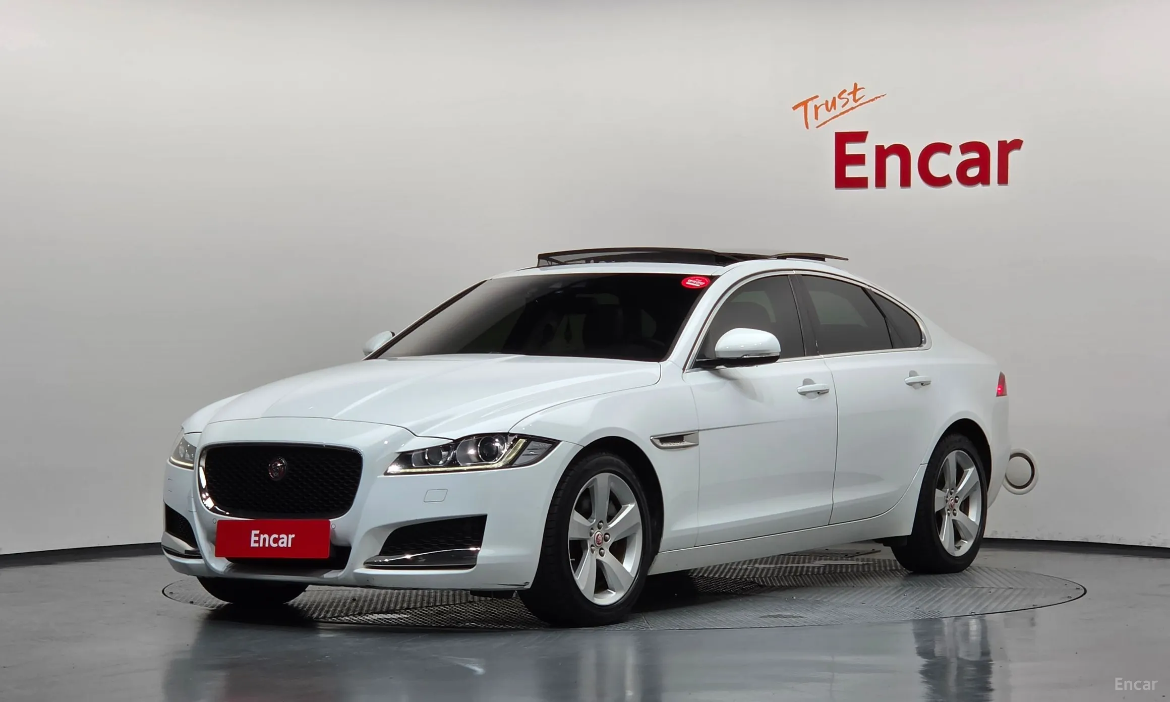 Jaguar XF (x260)