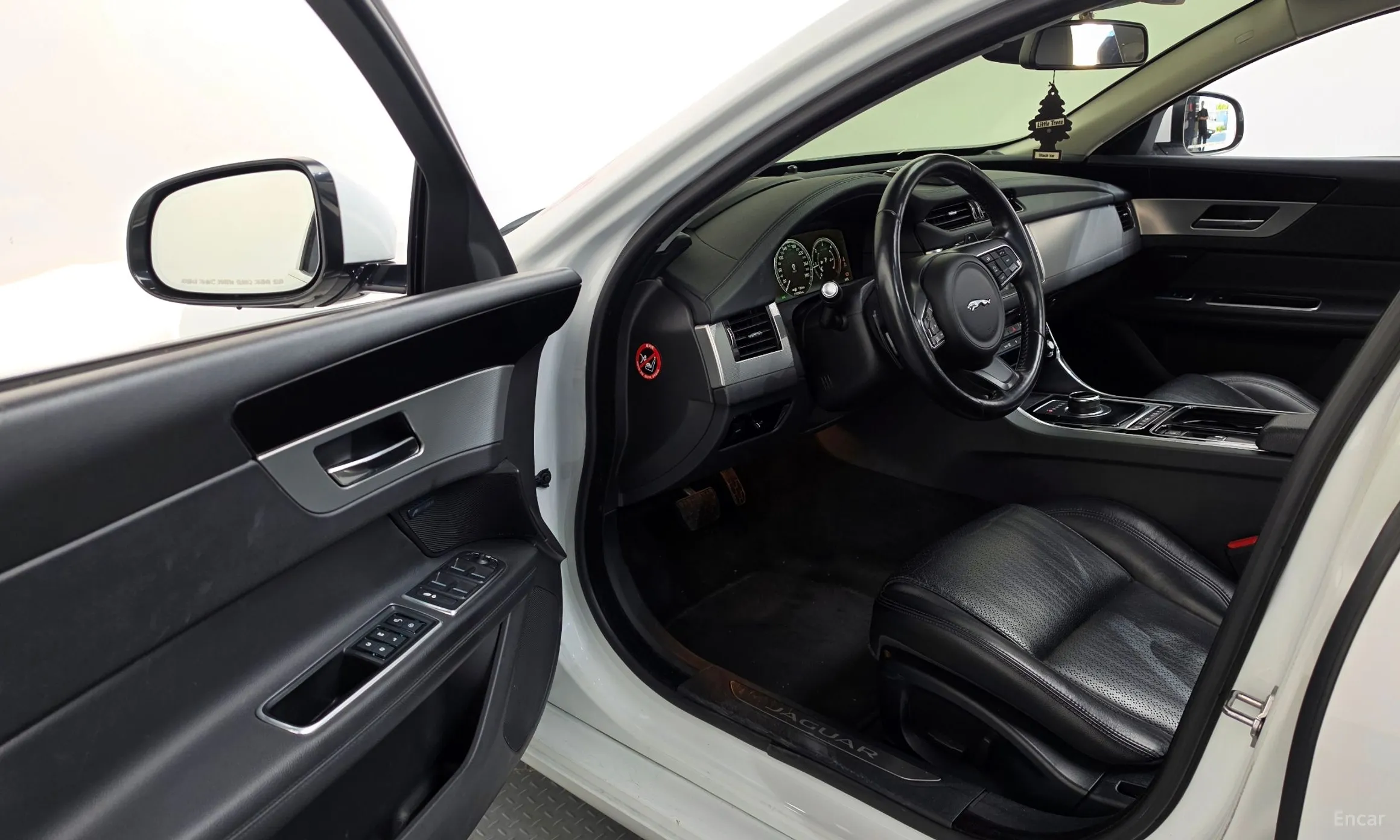 Jaguar XF (x260) превью 10