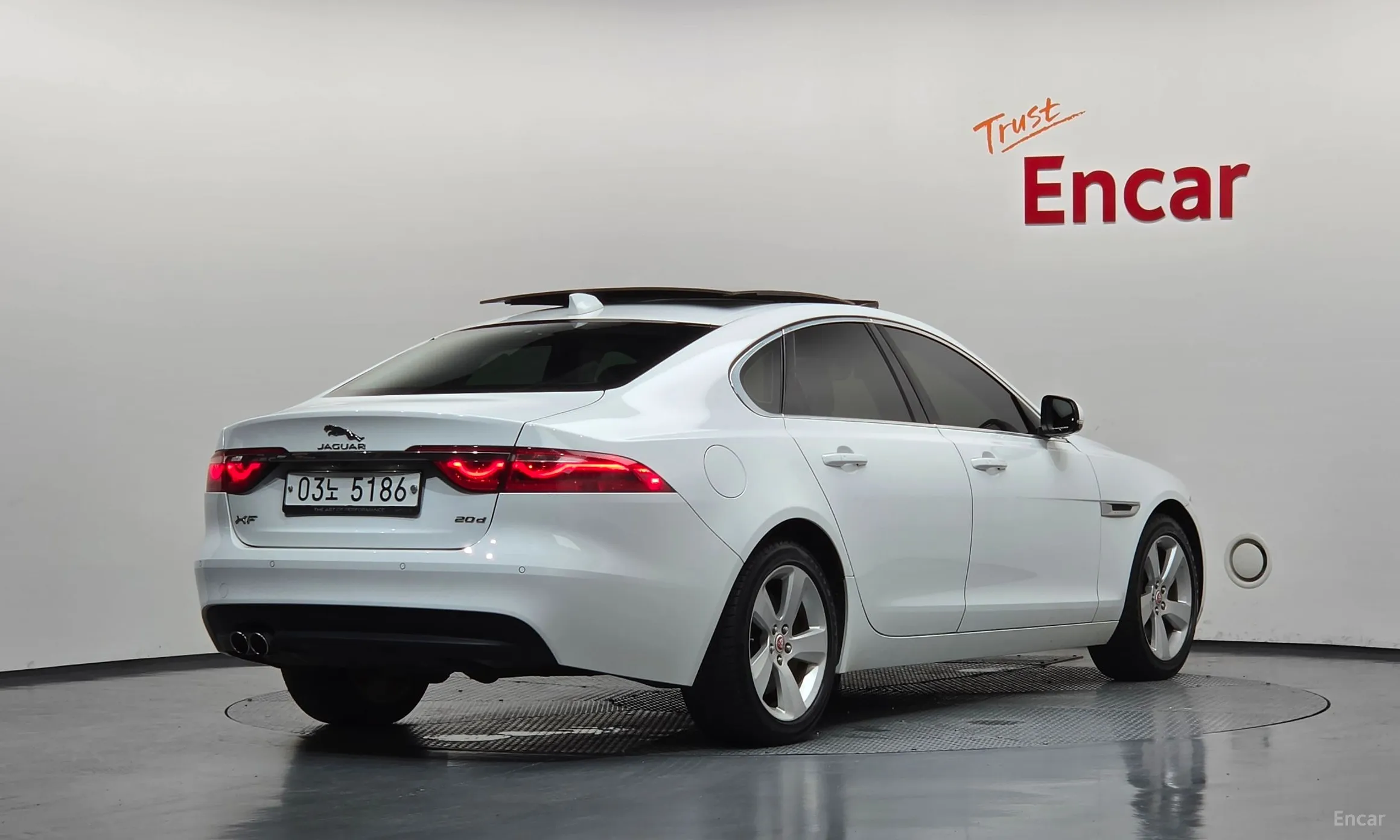 Jaguar XF (x260)