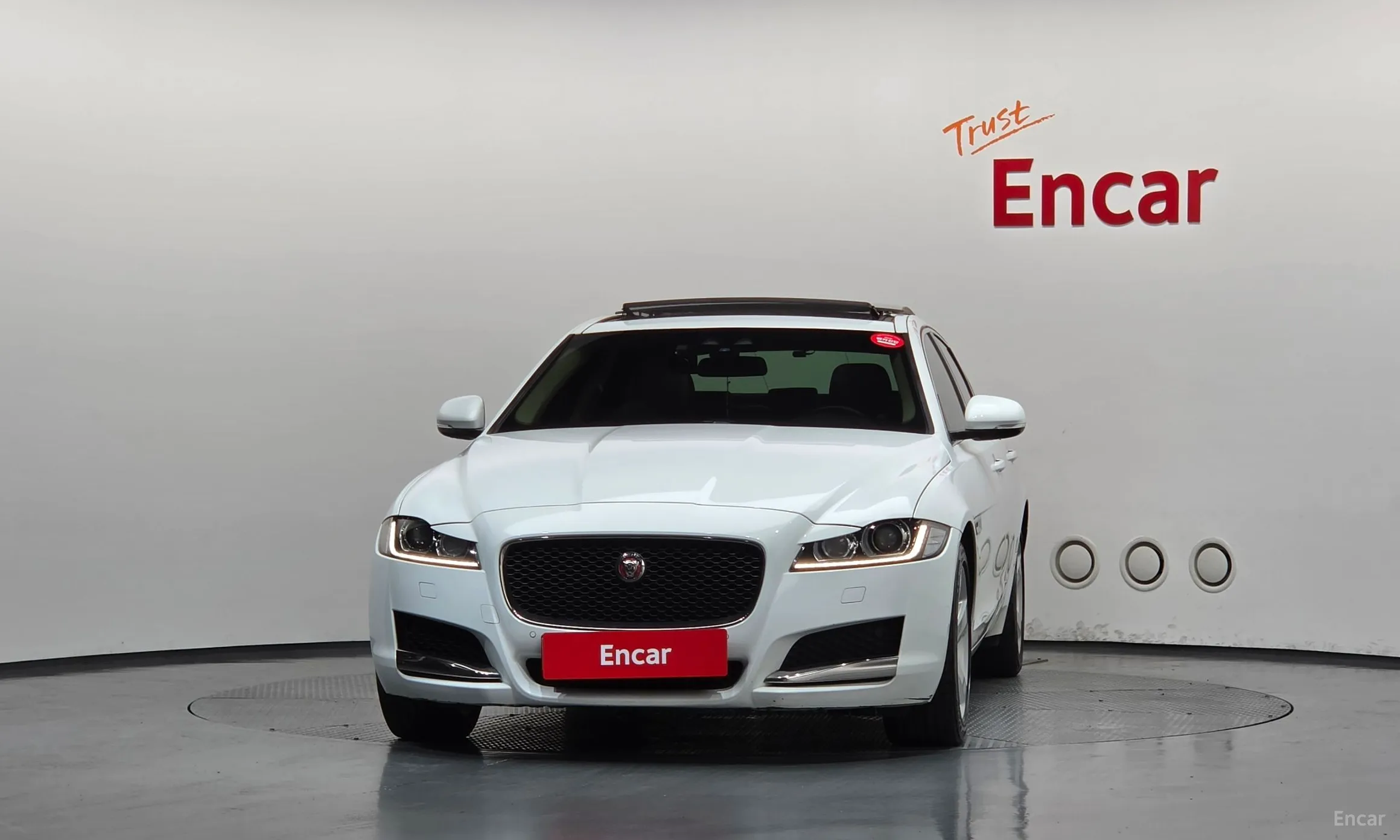 Jaguar XF (x260) превью 3