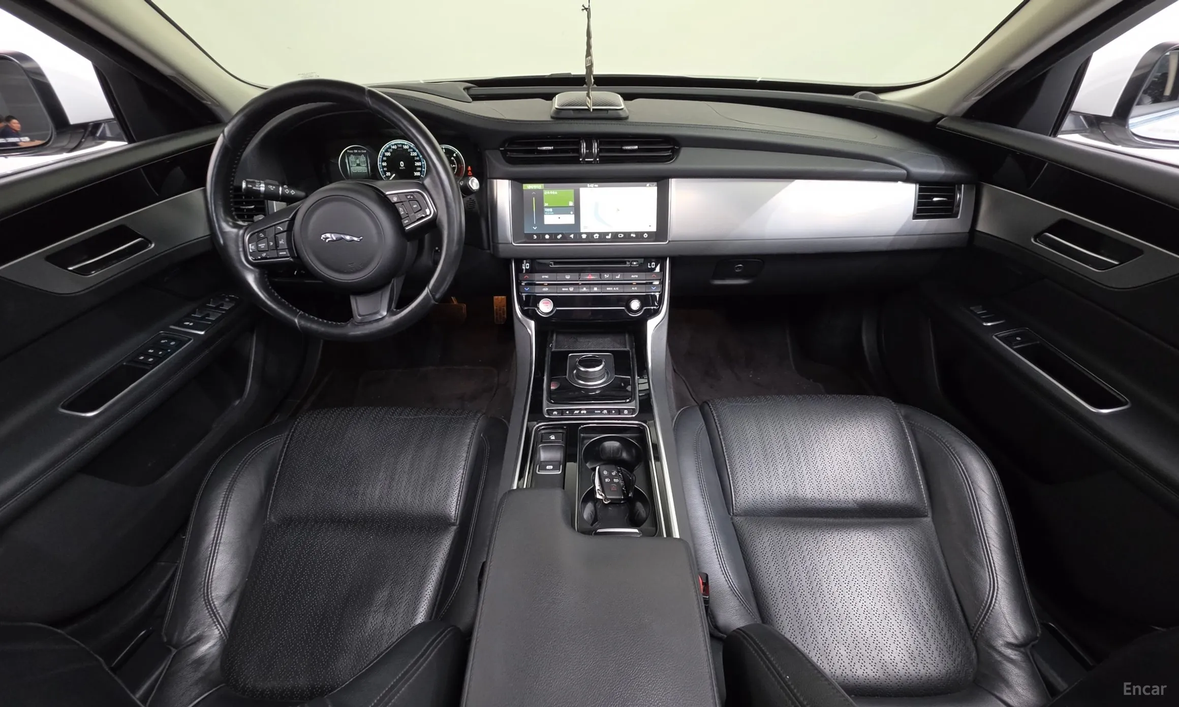 Jaguar XF (x260) превью 7
