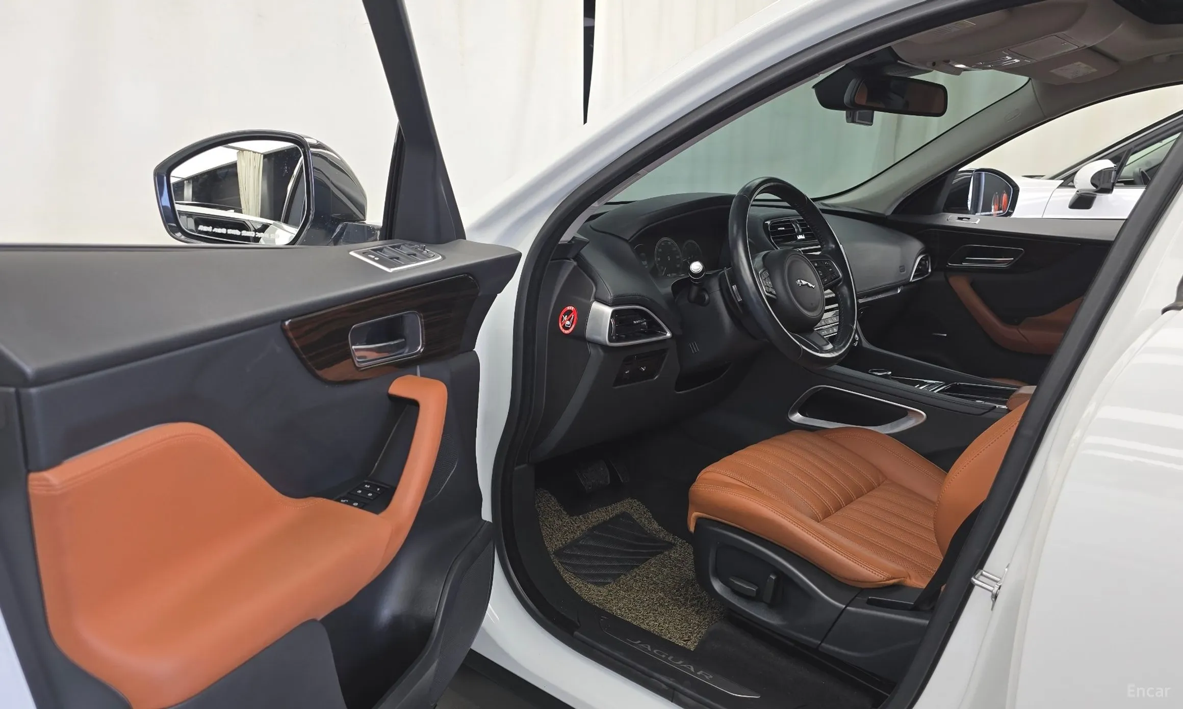 Jaguar F-PACE превью 10