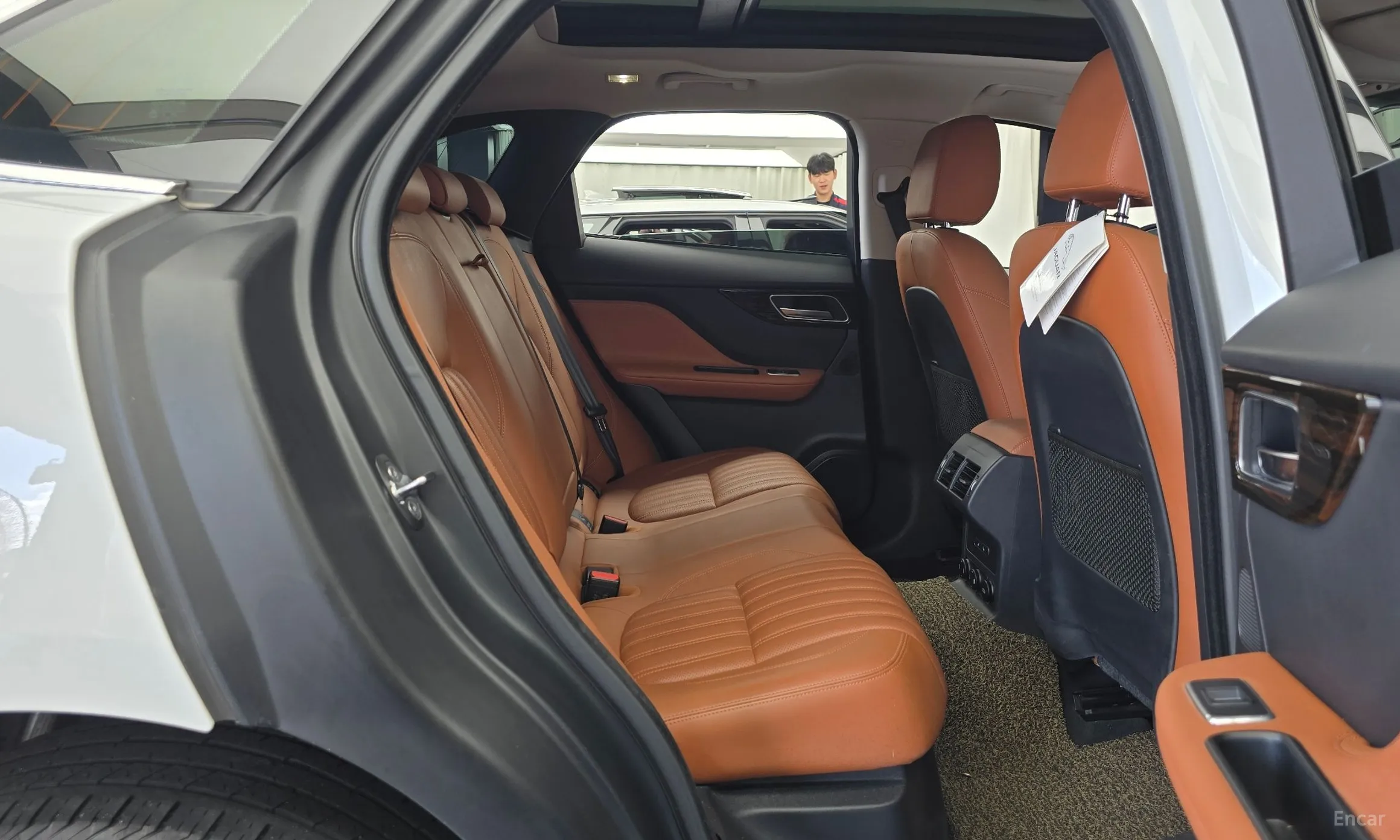 Jaguar F-PACE превью 12