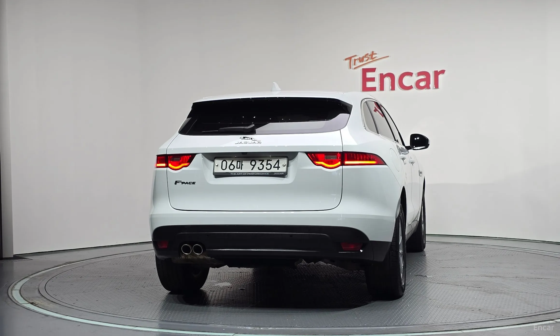 Jaguar F-PACE превью 4
