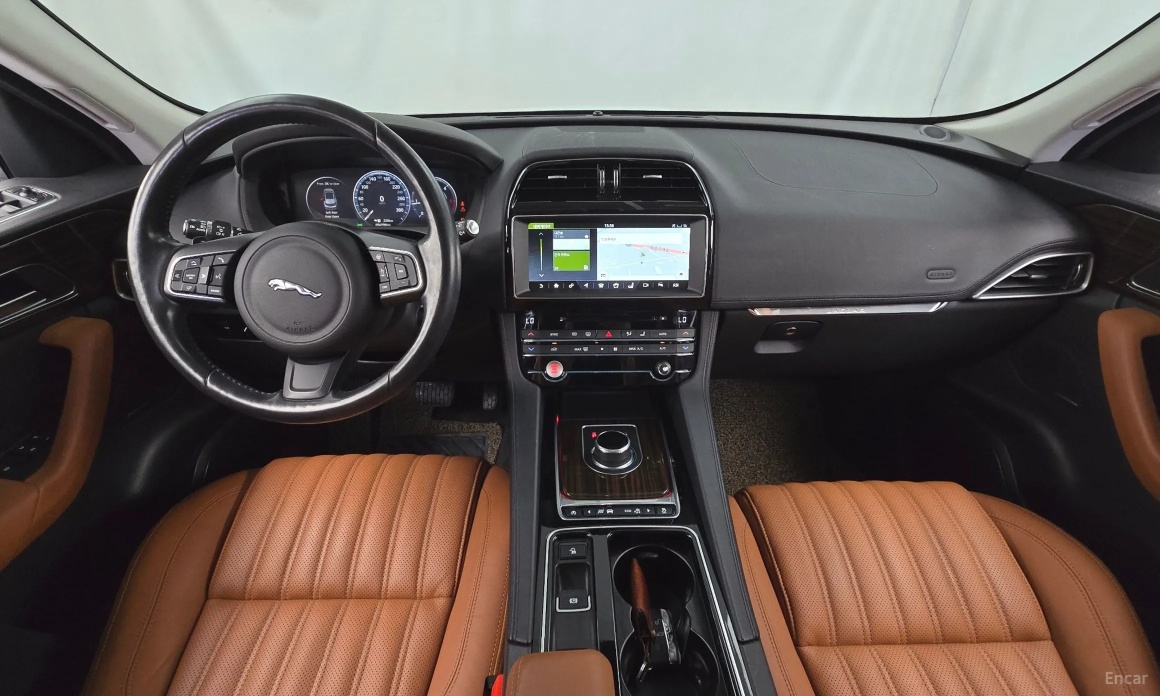 Jaguar F-PACE превью 7