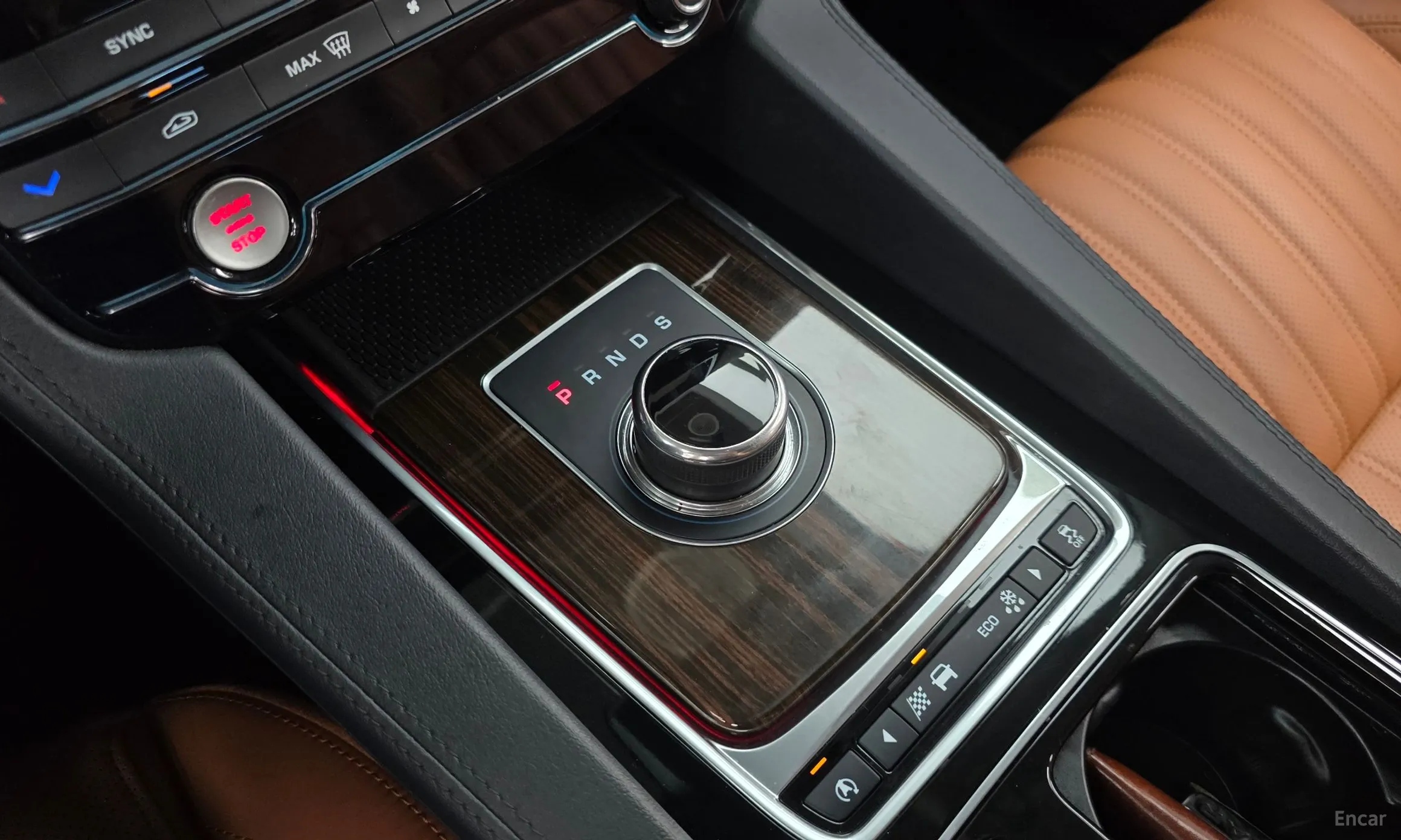 Jaguar F-PACE превью 9