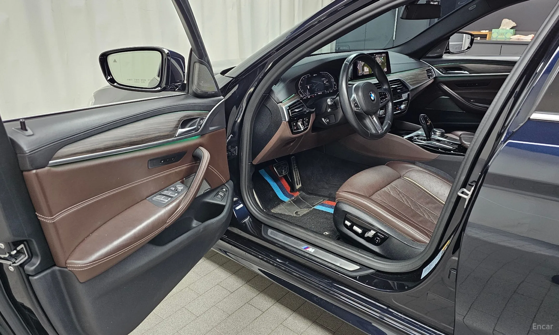 BMW 5 Series (G30) превью 10
