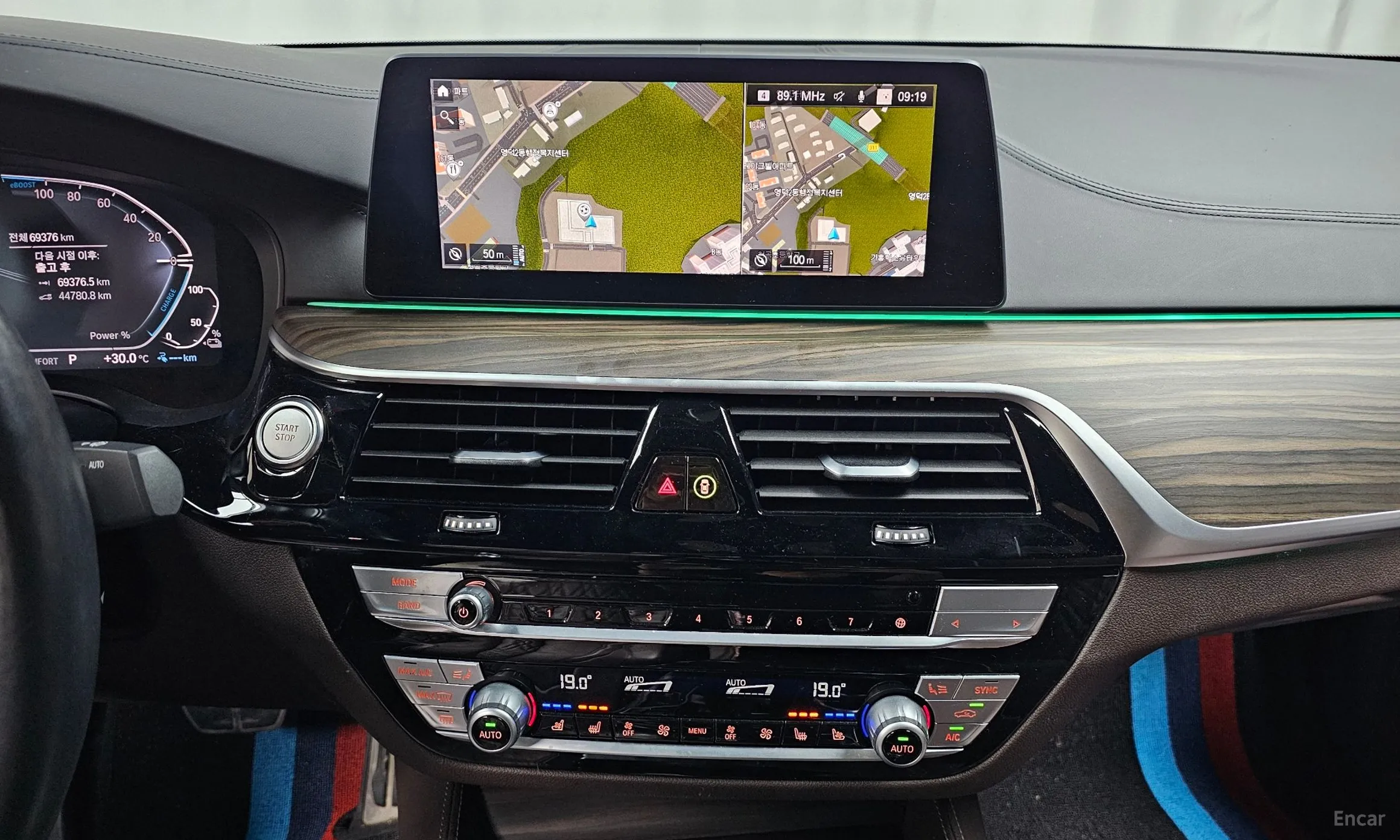 BMW 5 Series (G30) превью 12