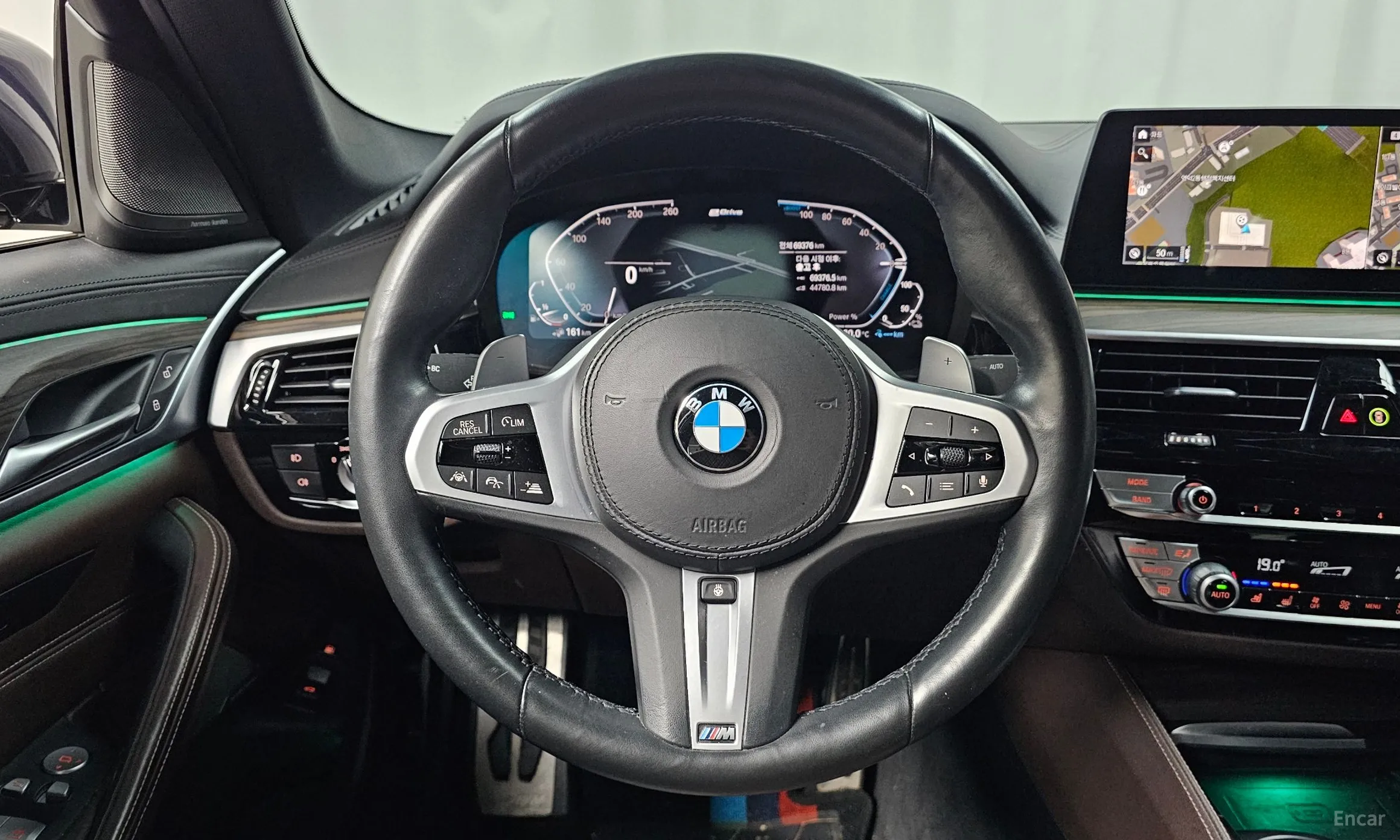 BMW 5 Series (G30) превью 13