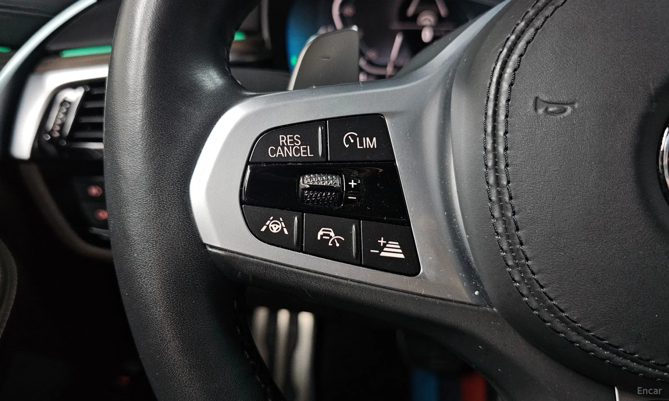 BMW 5 Series (G30) превью 14
