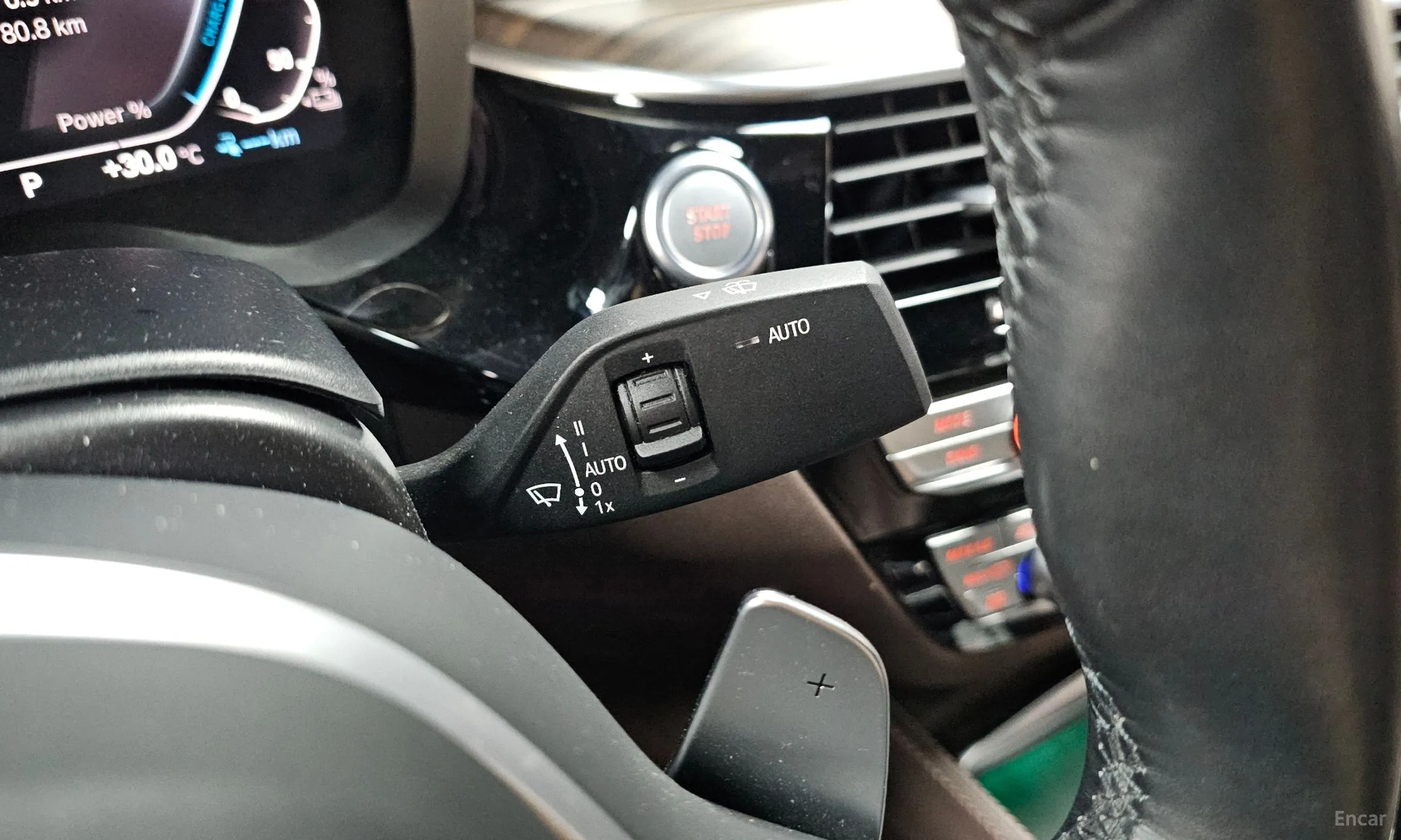 BMW 5 Series (G30) превью 19