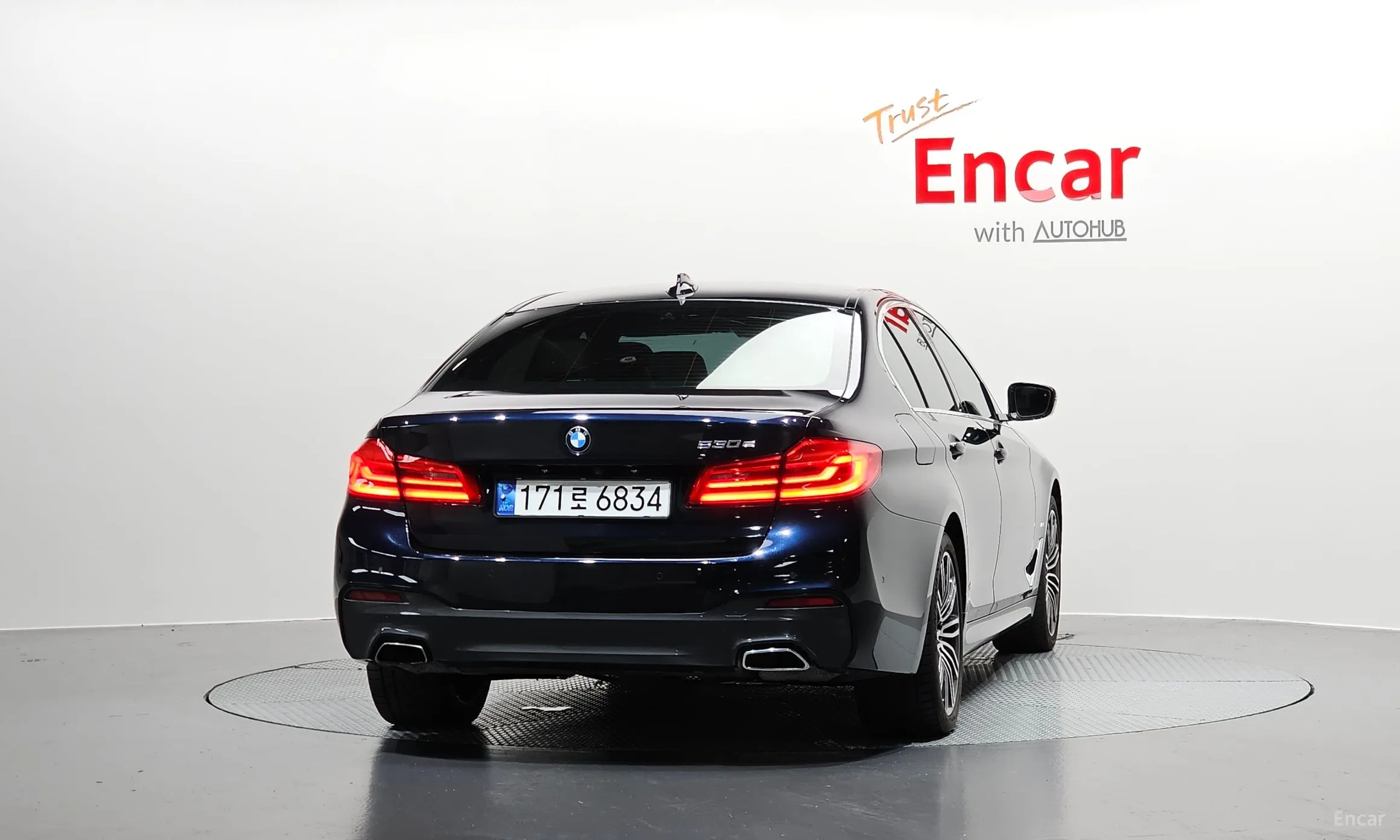 BMW 5 Series (G30) превью 4