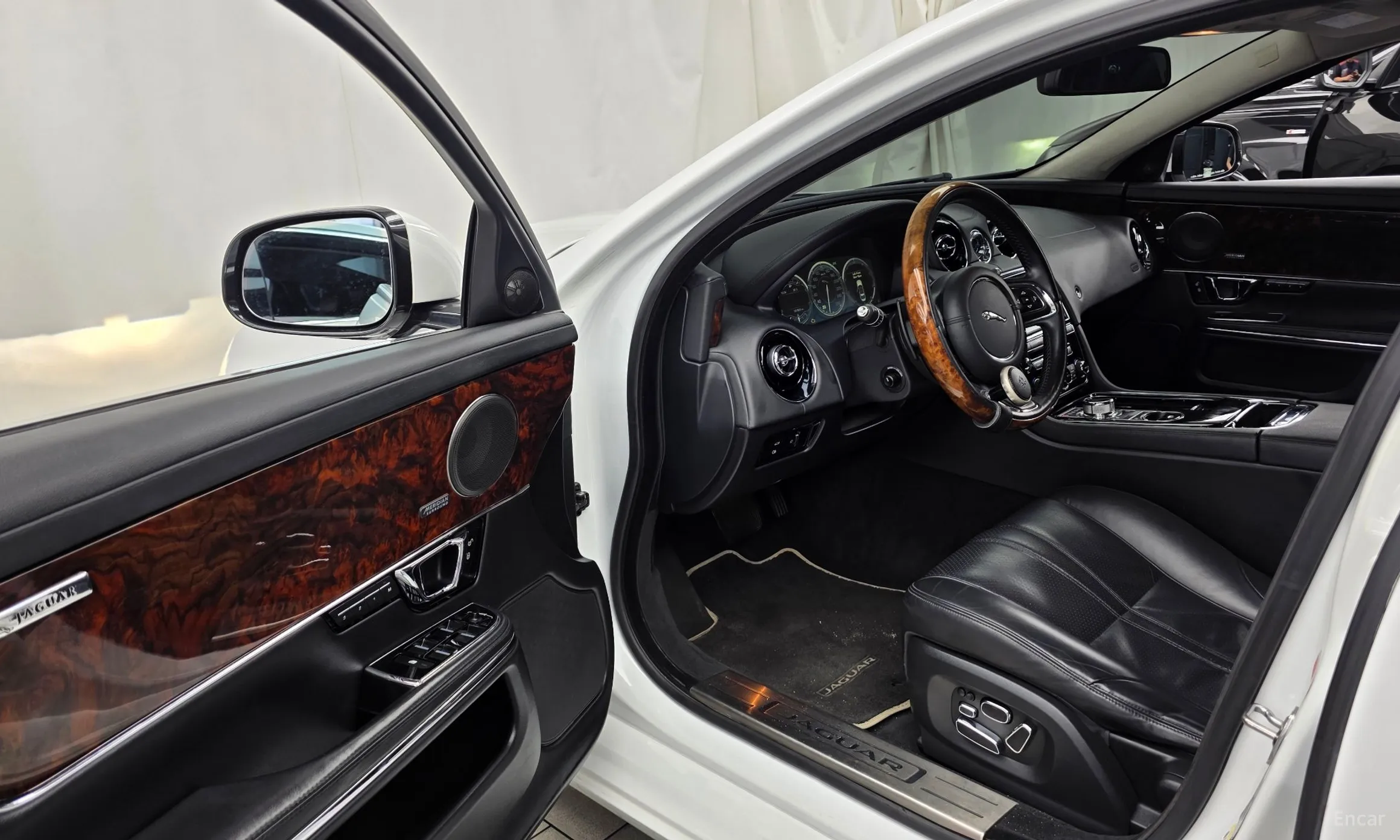 Jaguar All New XJ превью 10