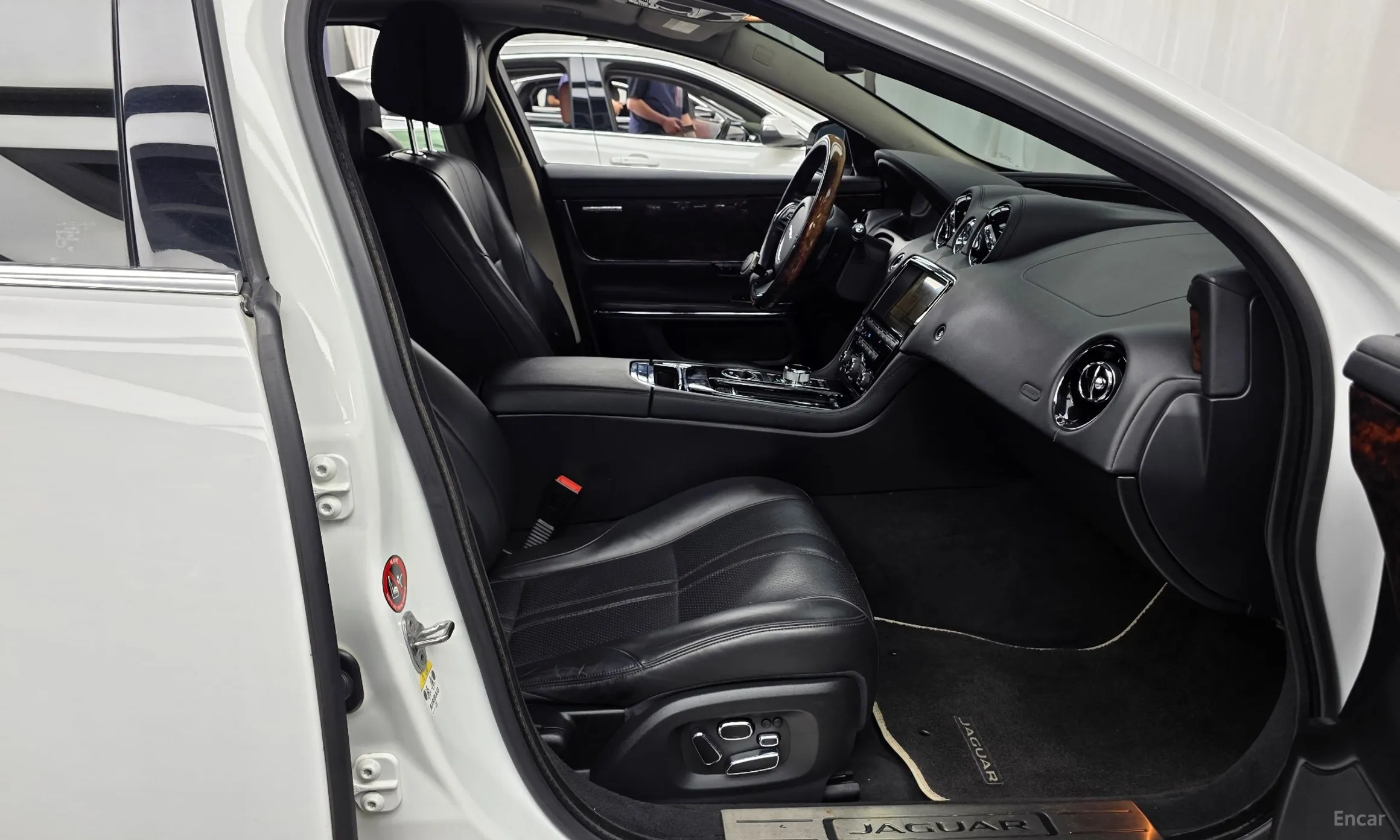 Jaguar All New XJ превью 11