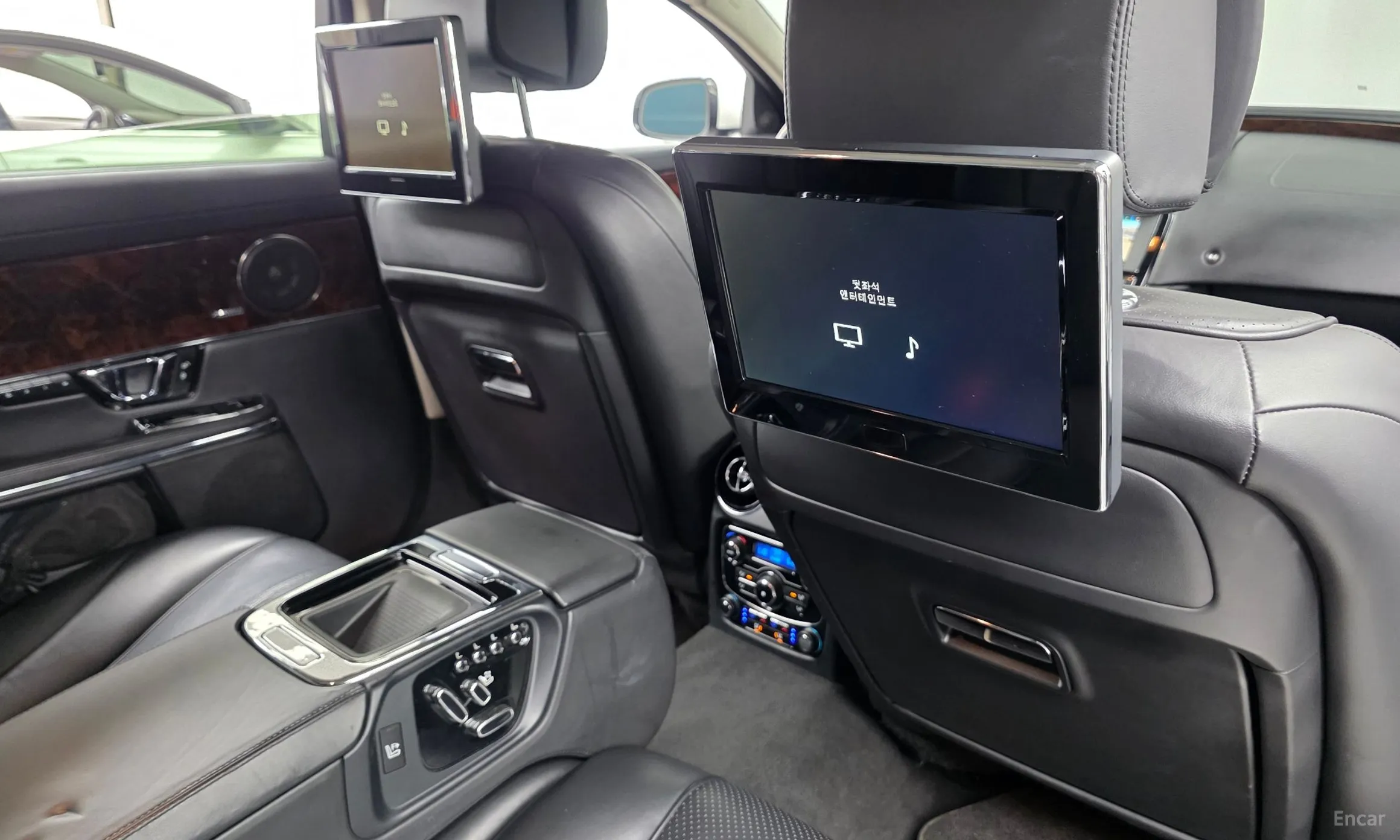 Jaguar All New XJ превью 17