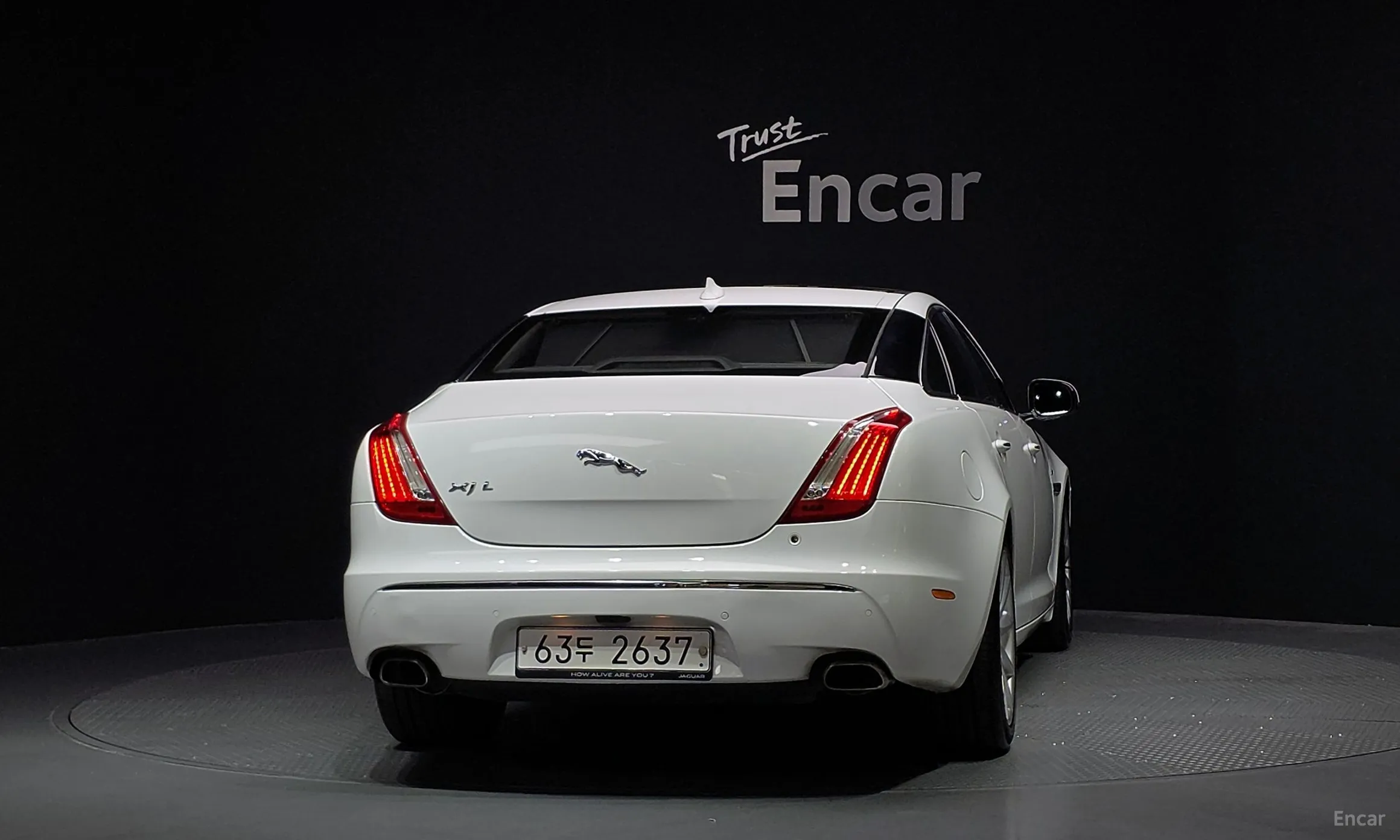 Jaguar All New XJ превью 4