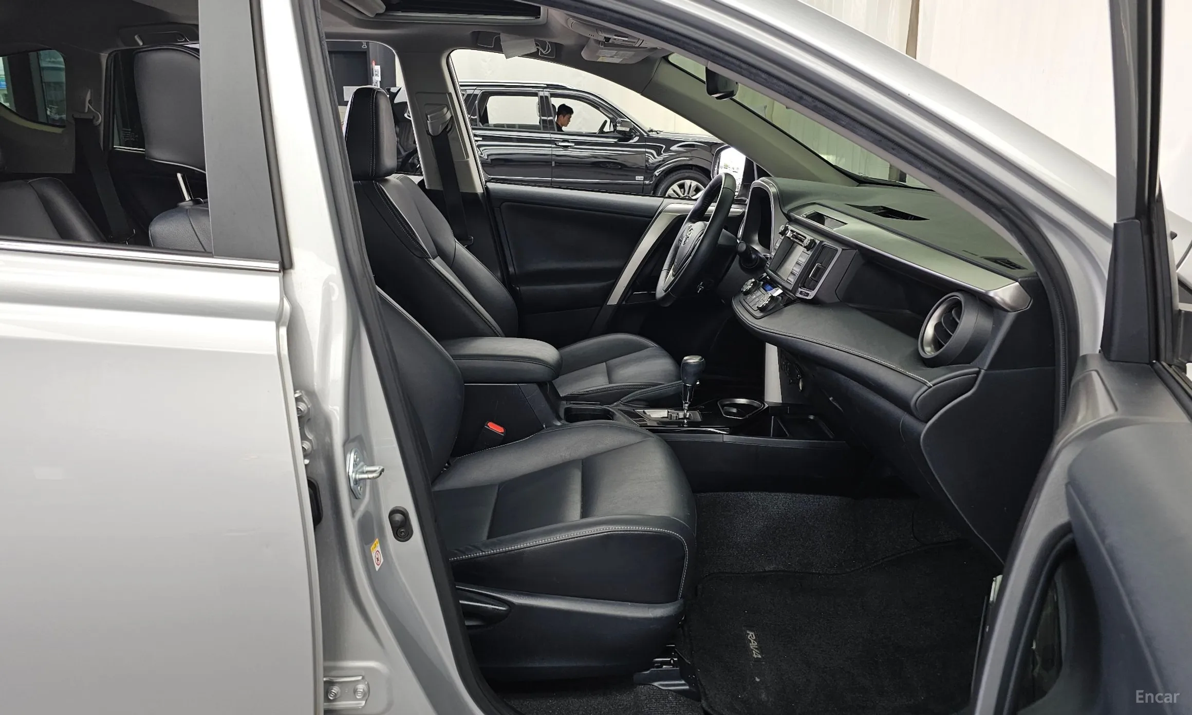 Toyota RAV4 превью 11