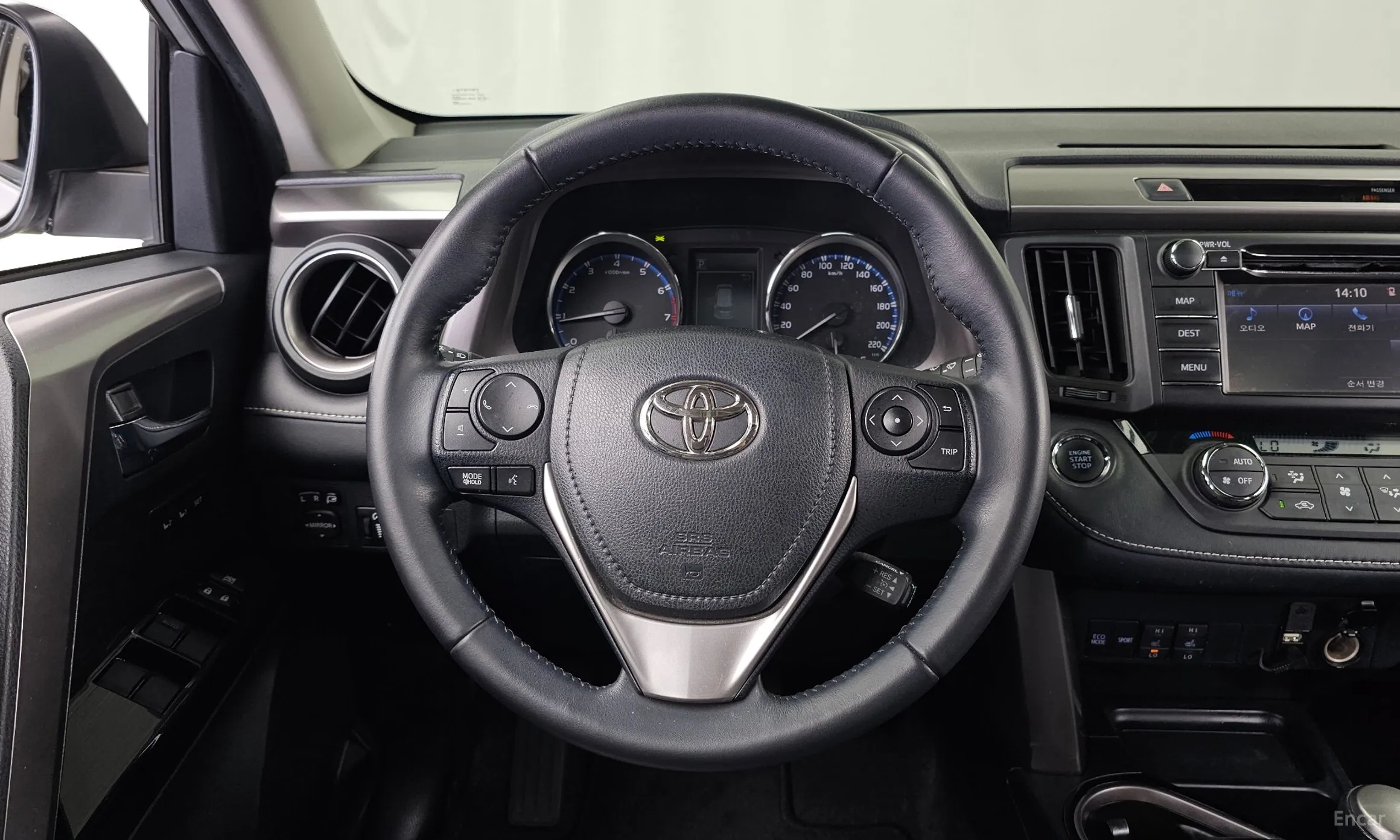 Toyota RAV4 превью 13