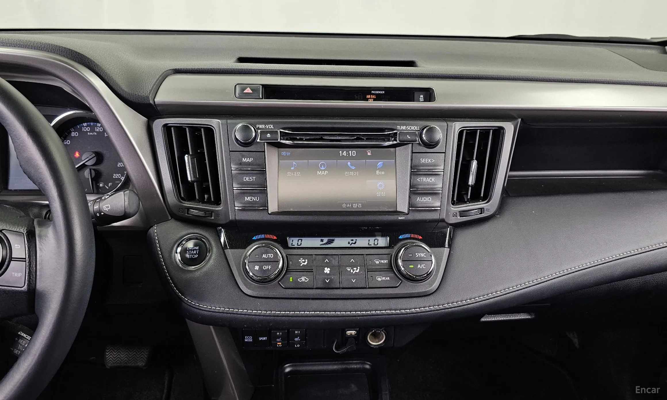 Toyota RAV4 превью 14