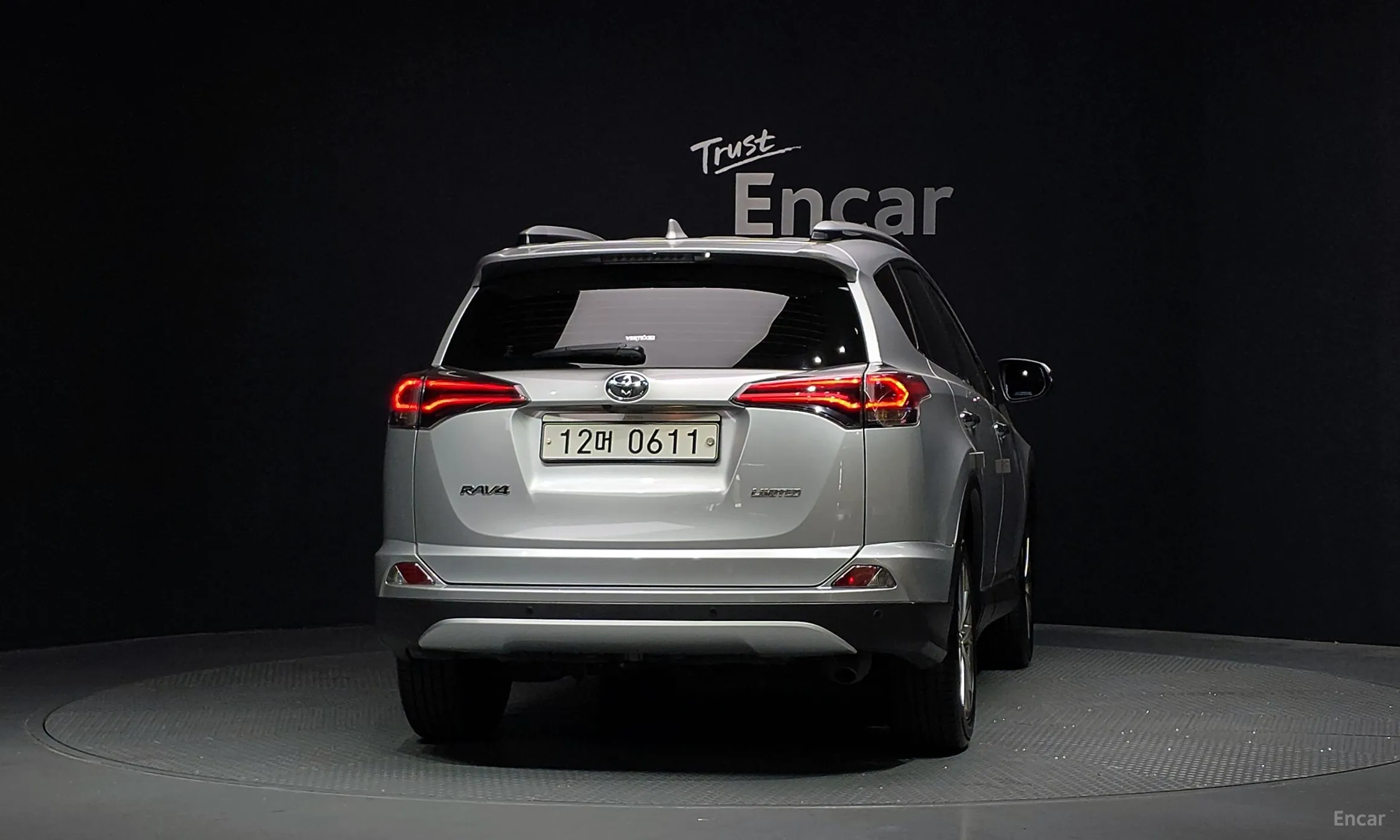 Toyota RAV4 превью 4