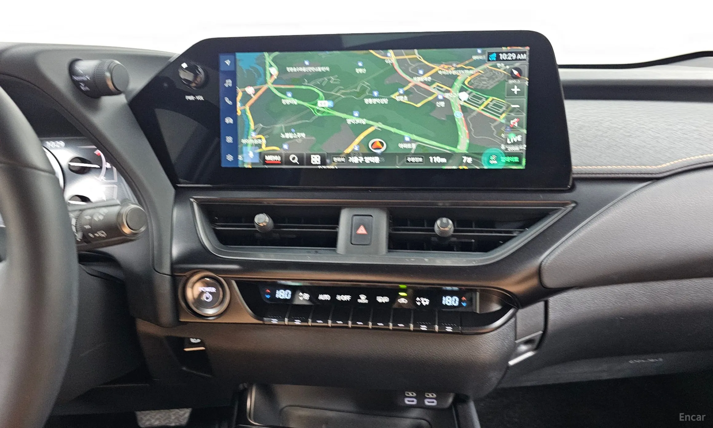 Lexus UX250h превью 12