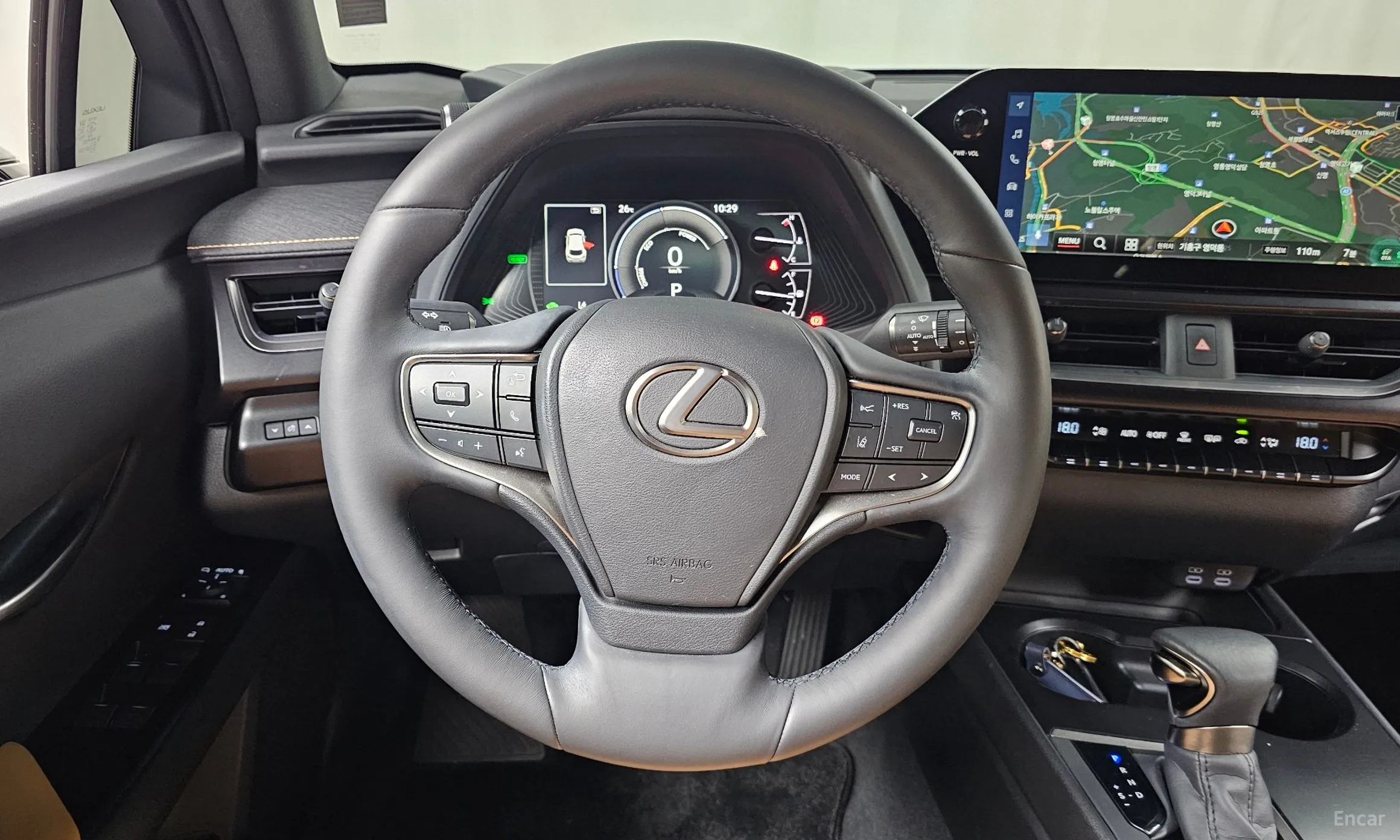 Lexus UX250h превью 13