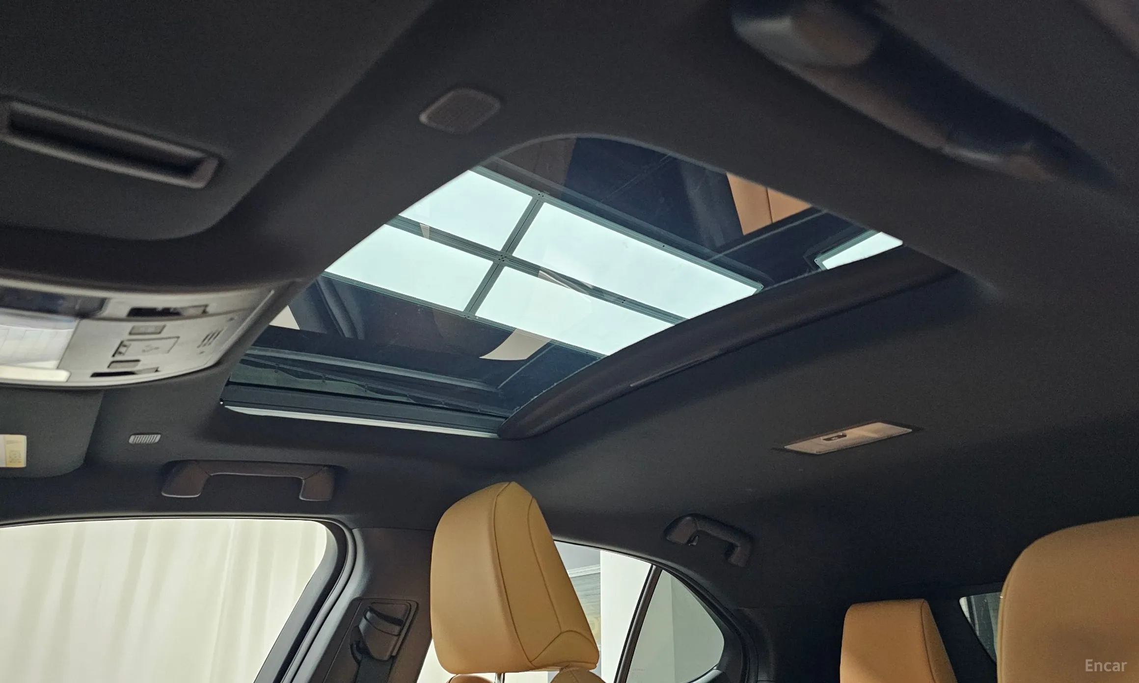 Lexus UX250h превью 16