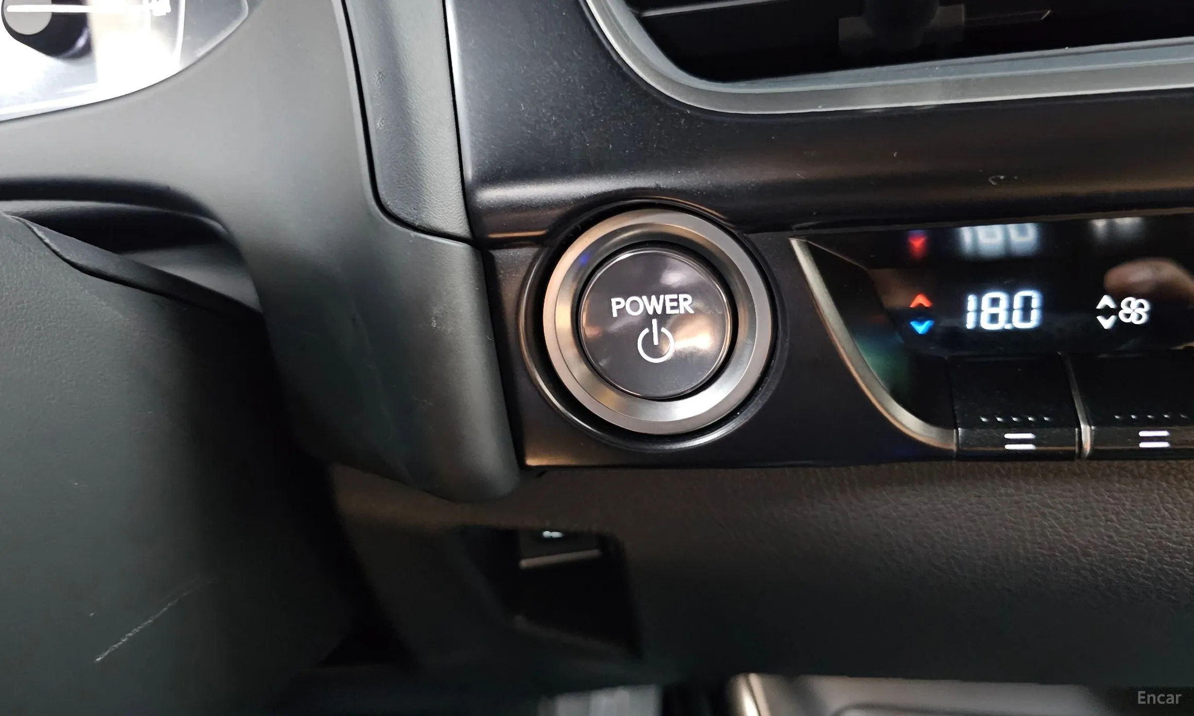 Lexus UX250h превью 20