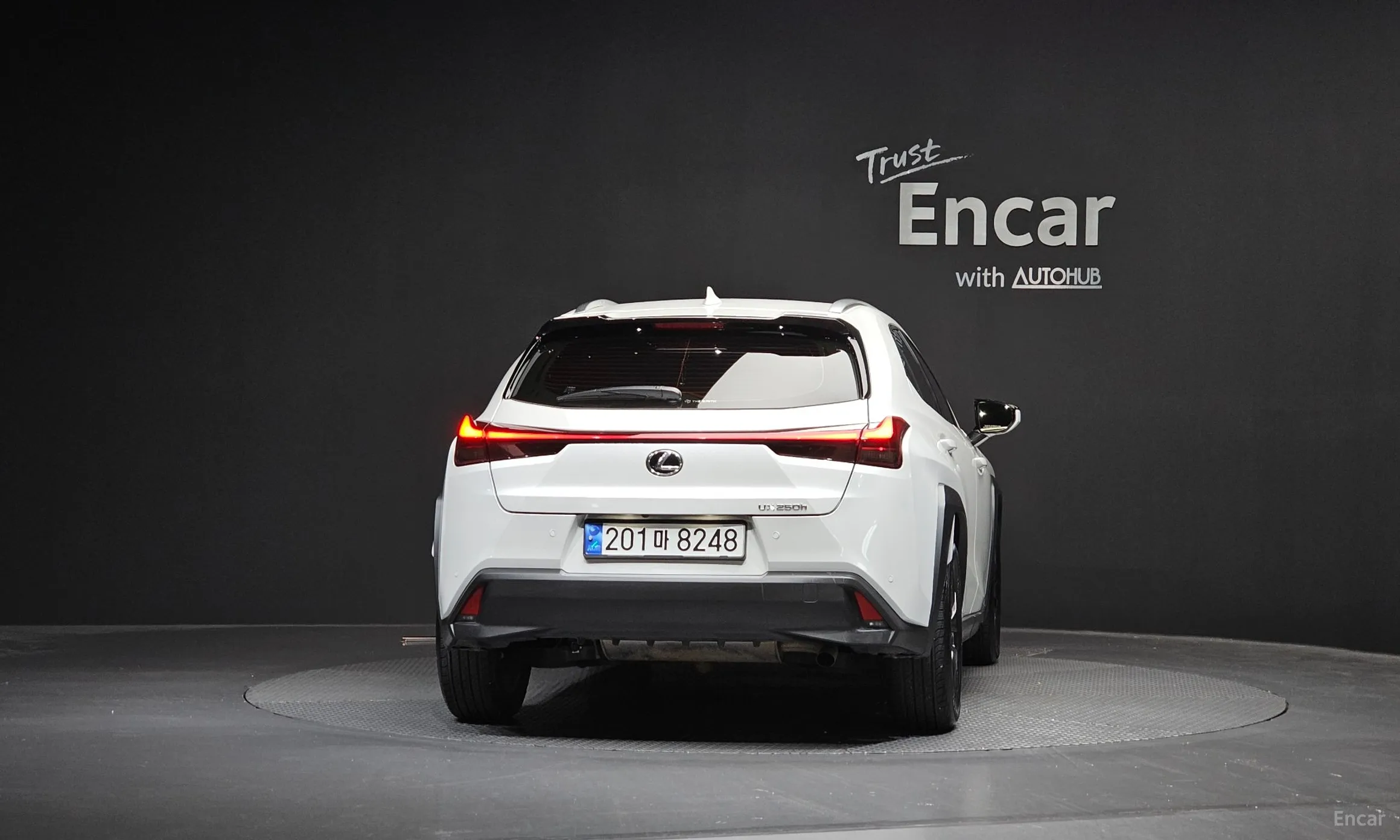 Lexus UX250h превью 4