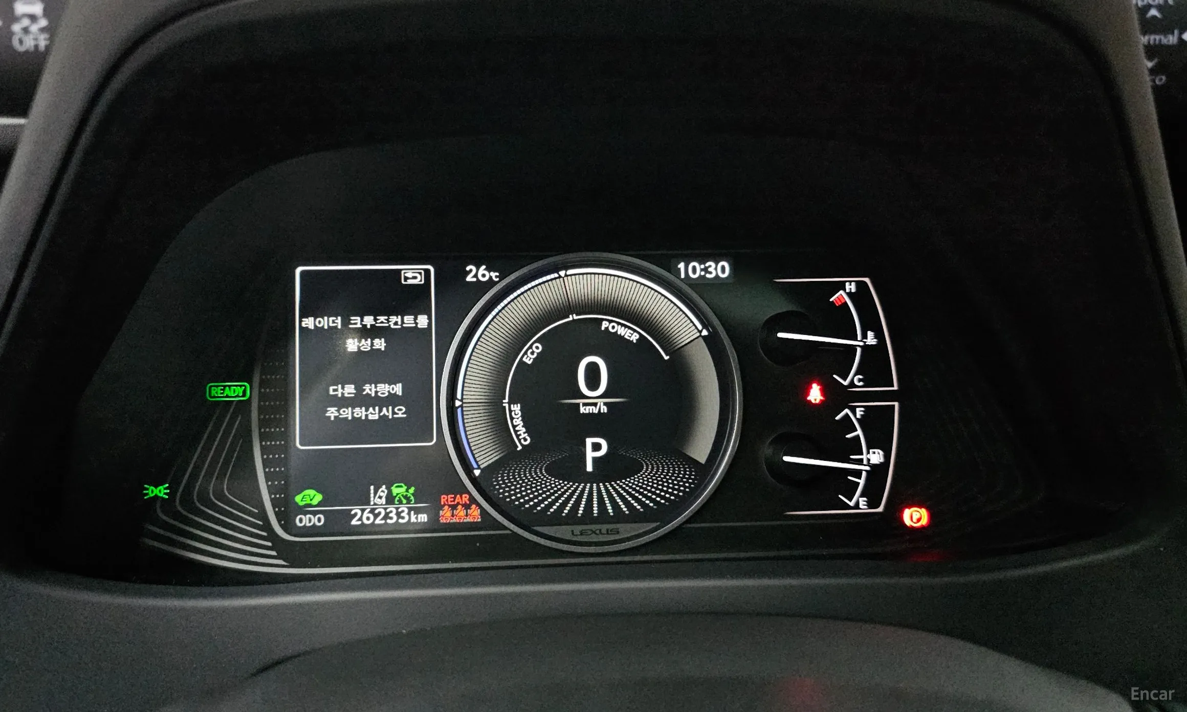Lexus UX250h превью 8