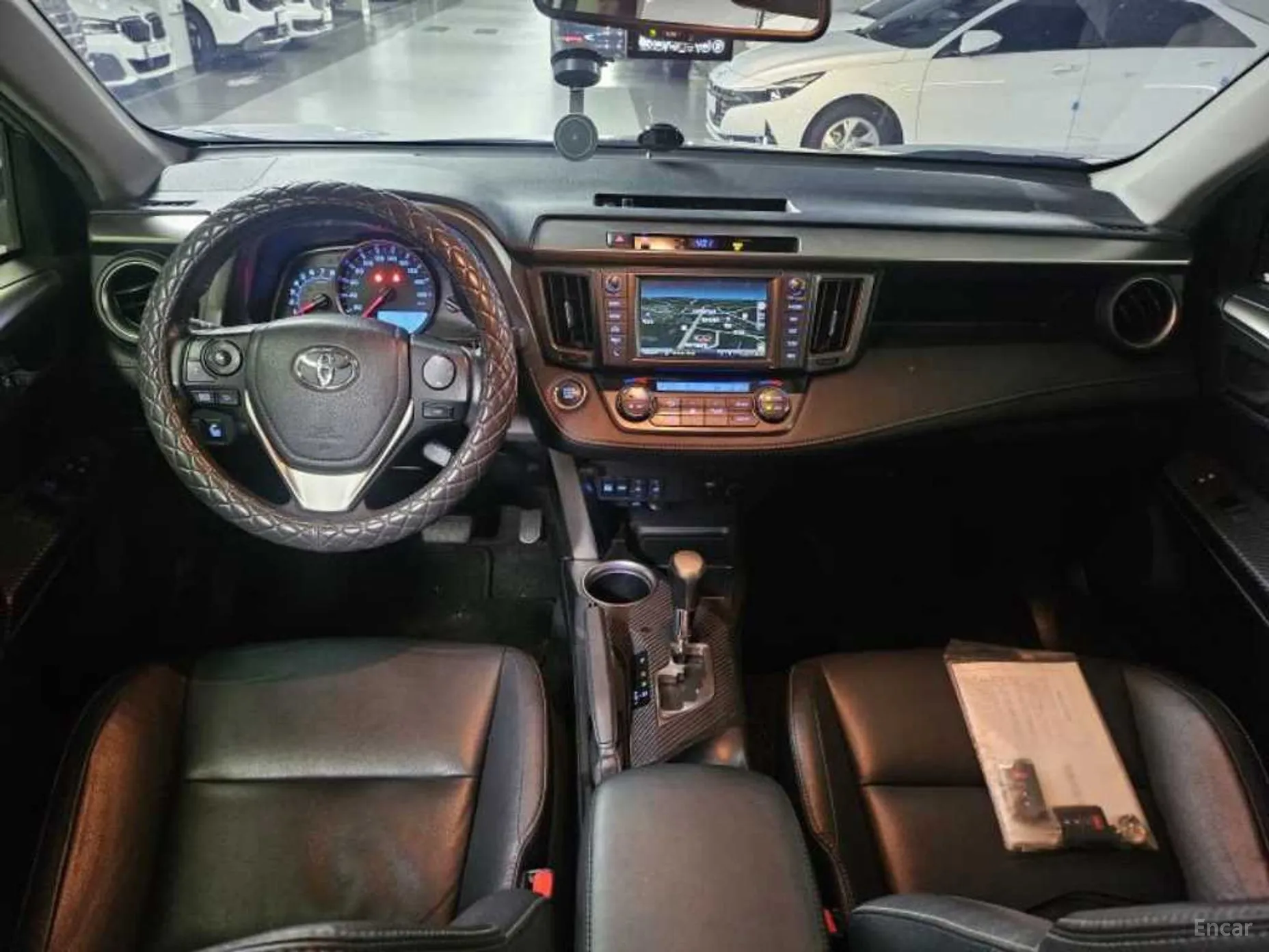 Toyota RAV4 превью 10