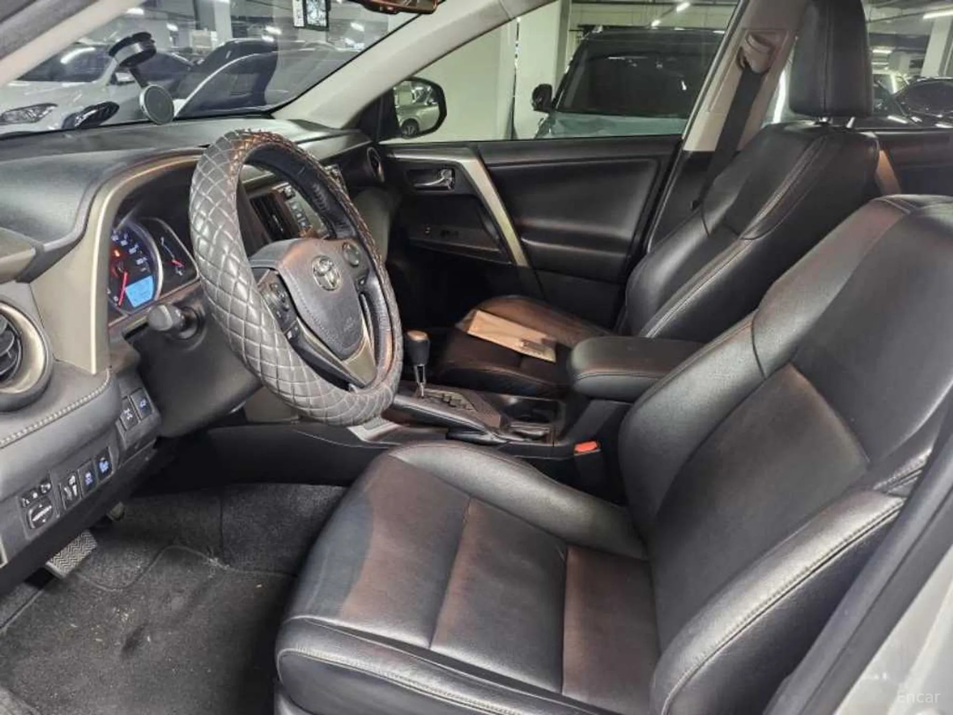Toyota RAV4 превью 11