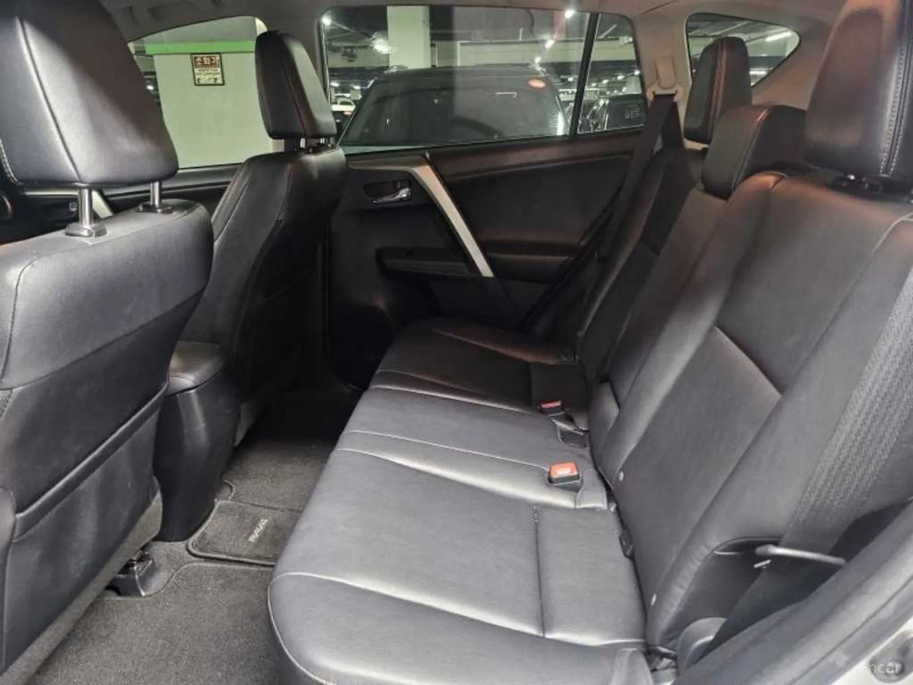 Toyota RAV4 превью 12