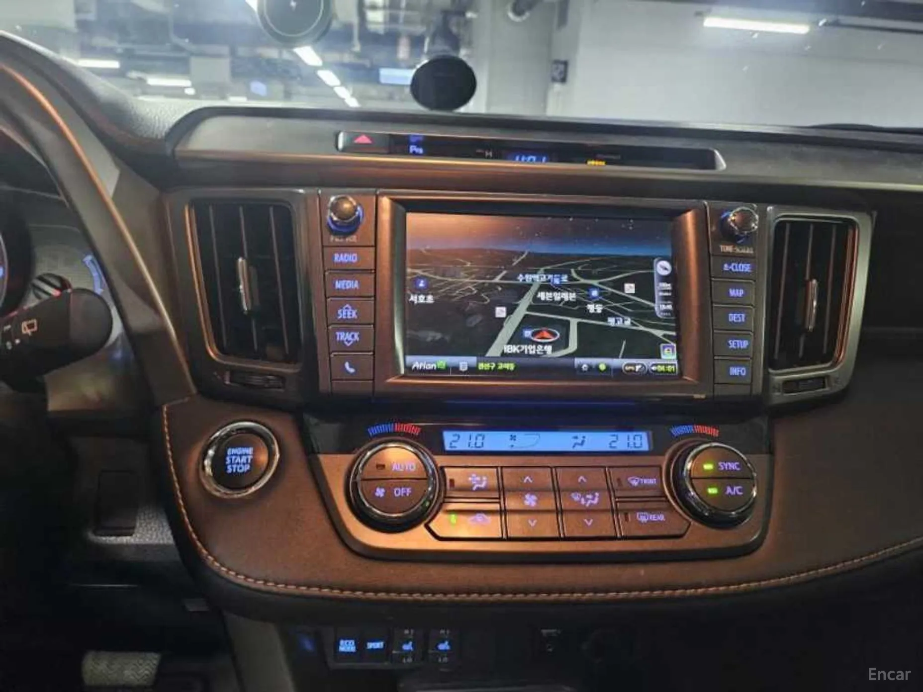 Toyota RAV4 превью 14