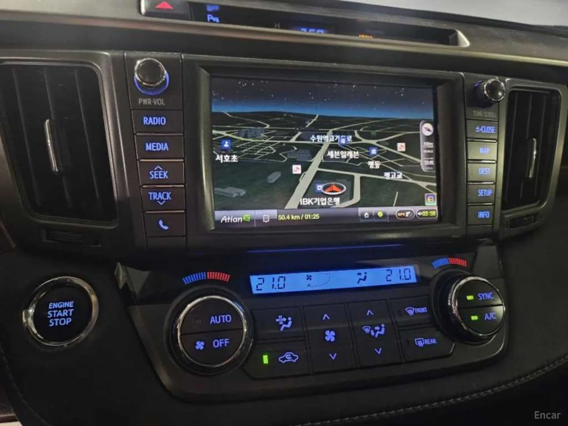 Toyota RAV4 превью 15