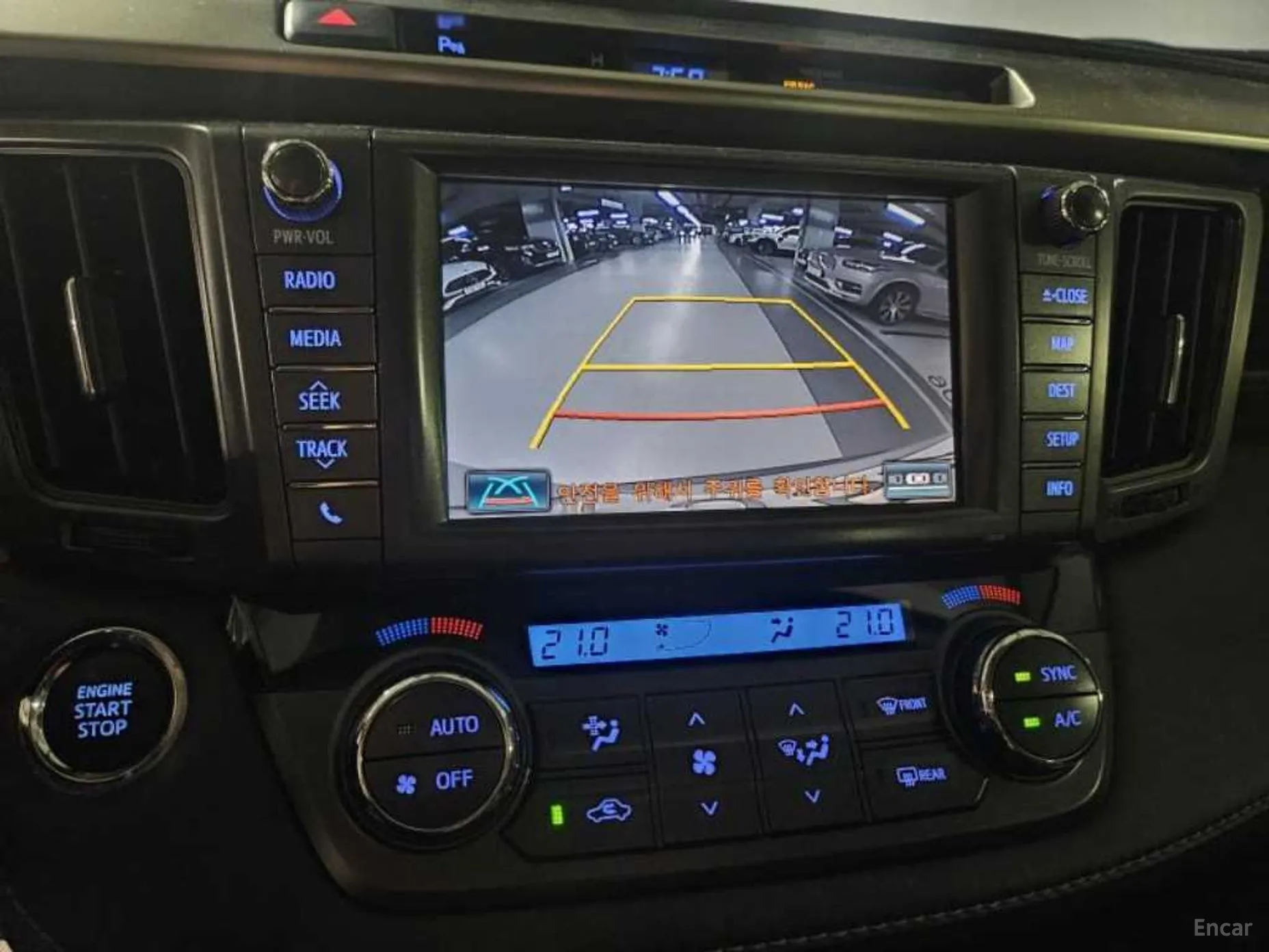 Toyota RAV4 превью 16