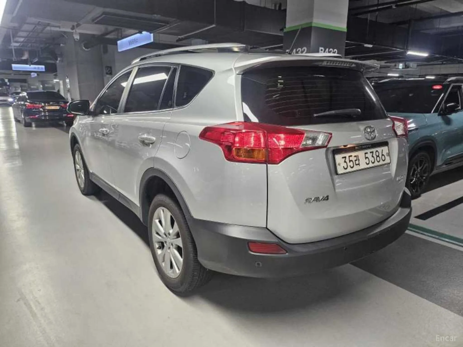 Toyota RAV4 превью 6