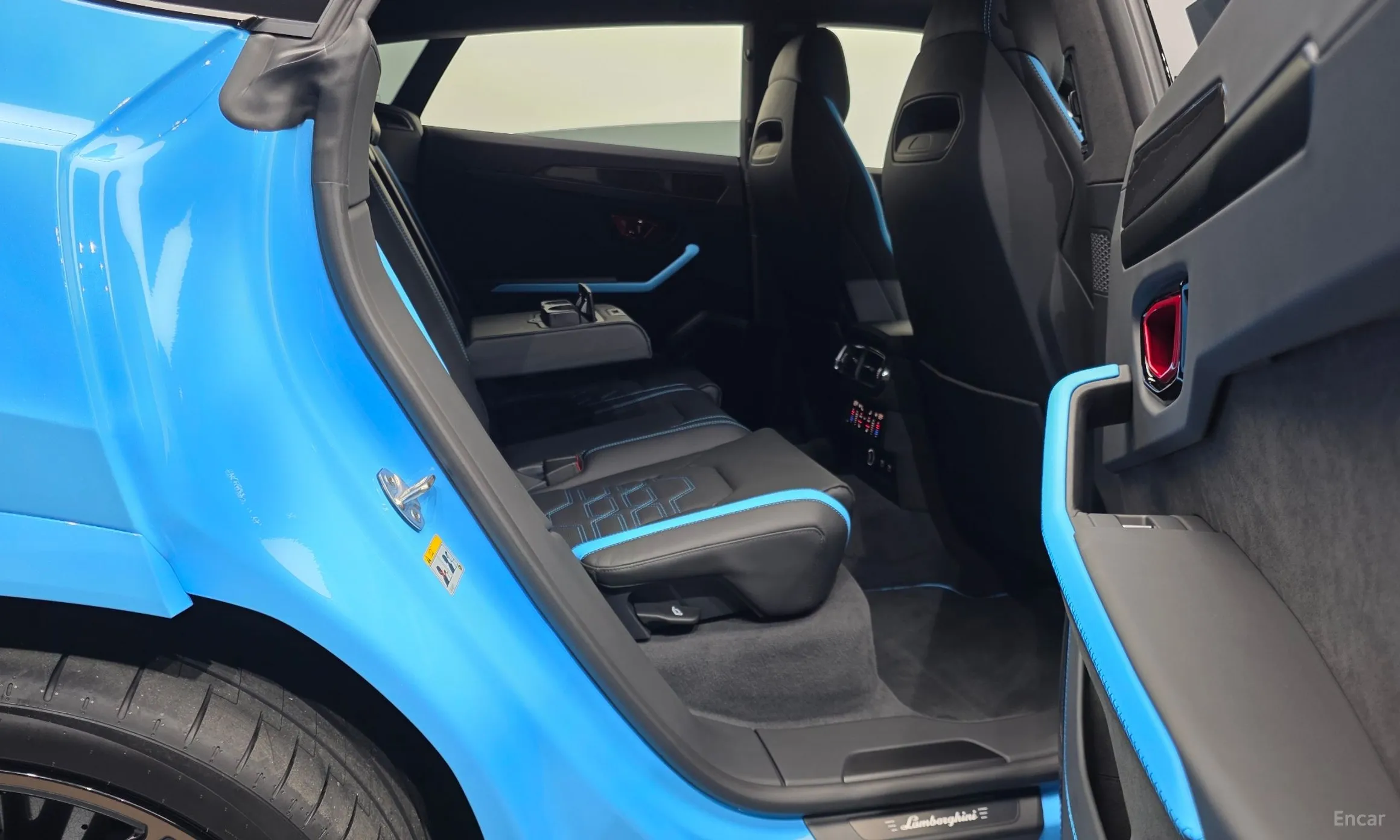 Lamborghini Urus превью 12