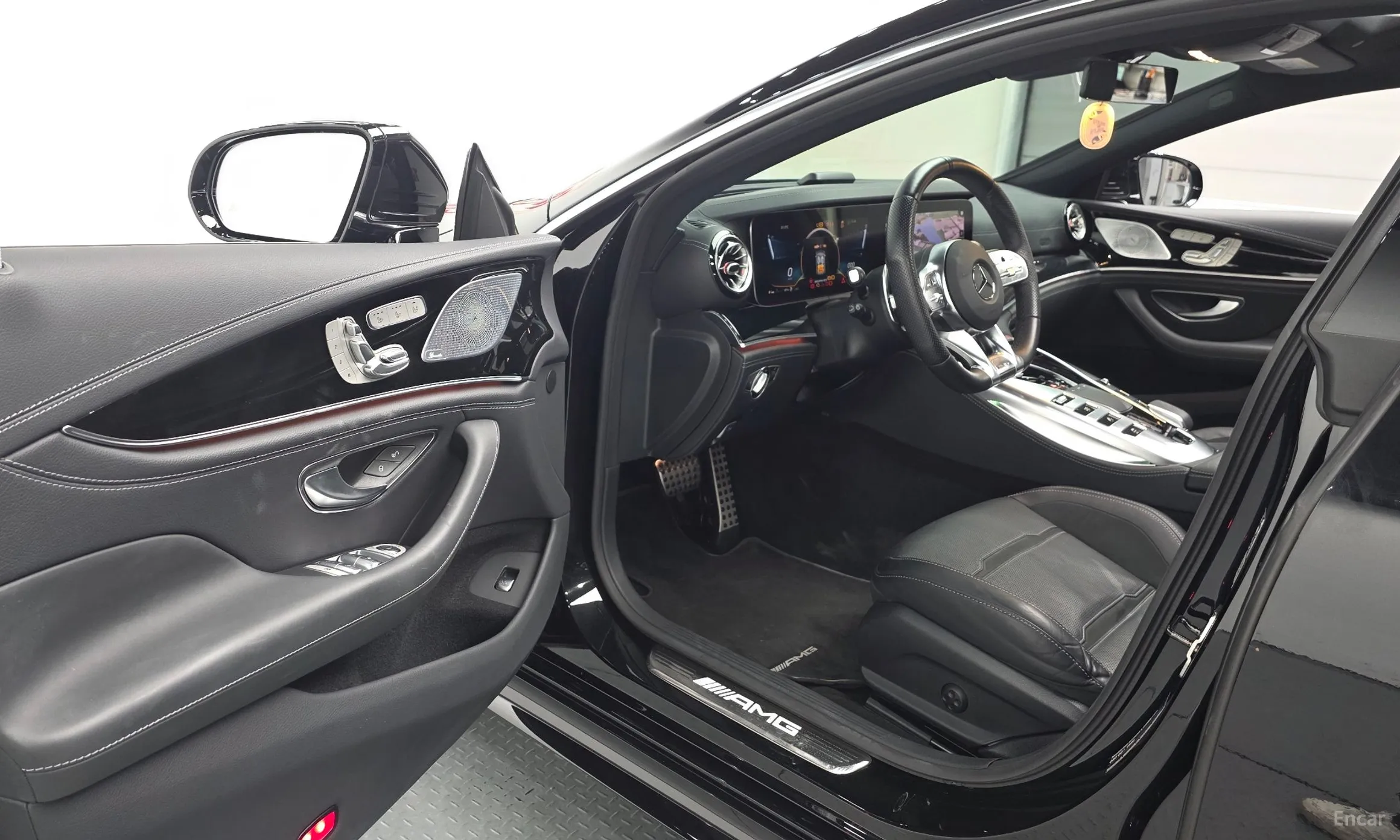 Mercedes Benz AMG GT превью 10