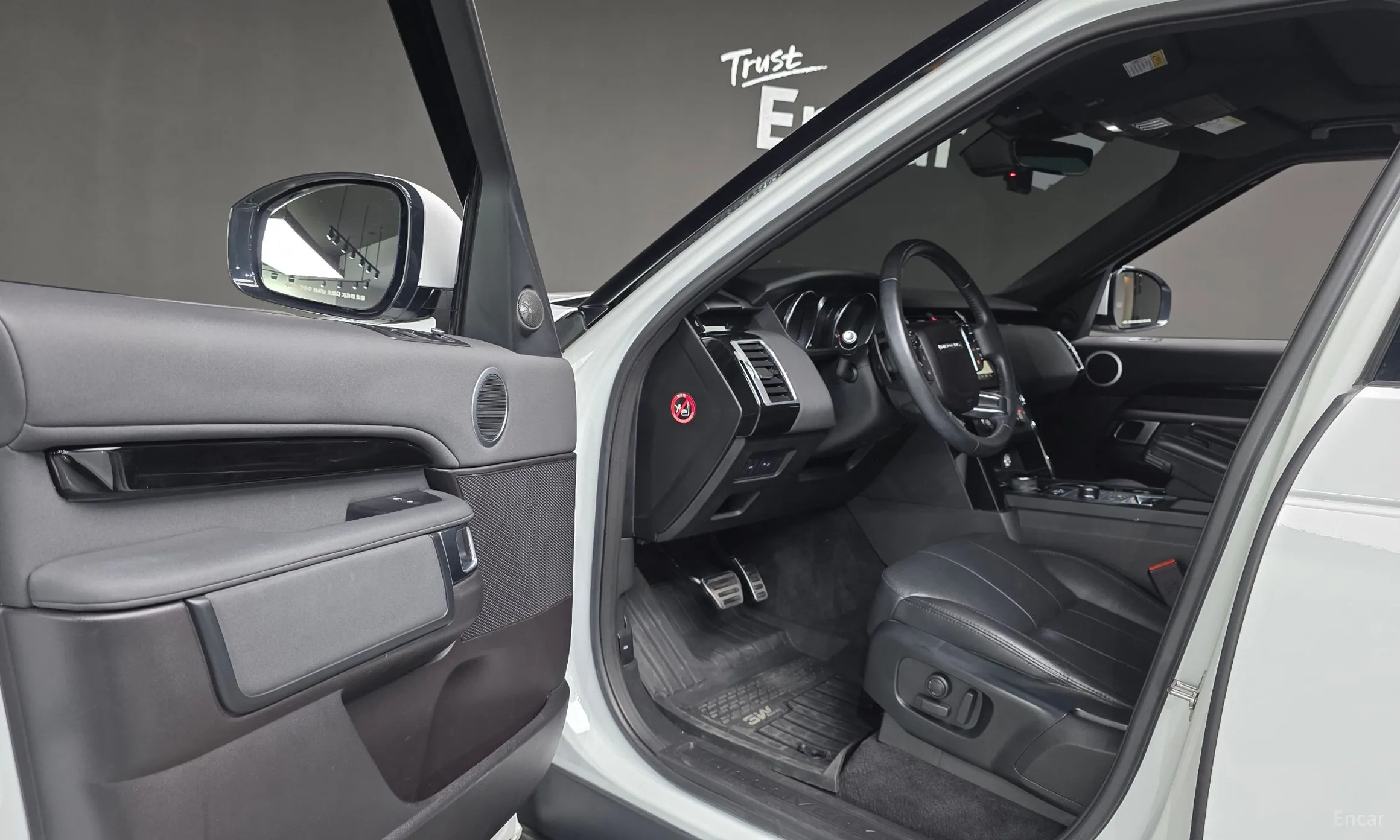 Land Rover Discovery 5 превью 10