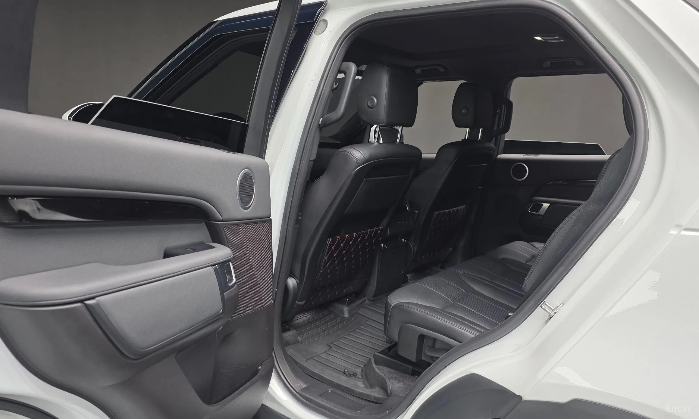 Land Rover Discovery 5 превью 16