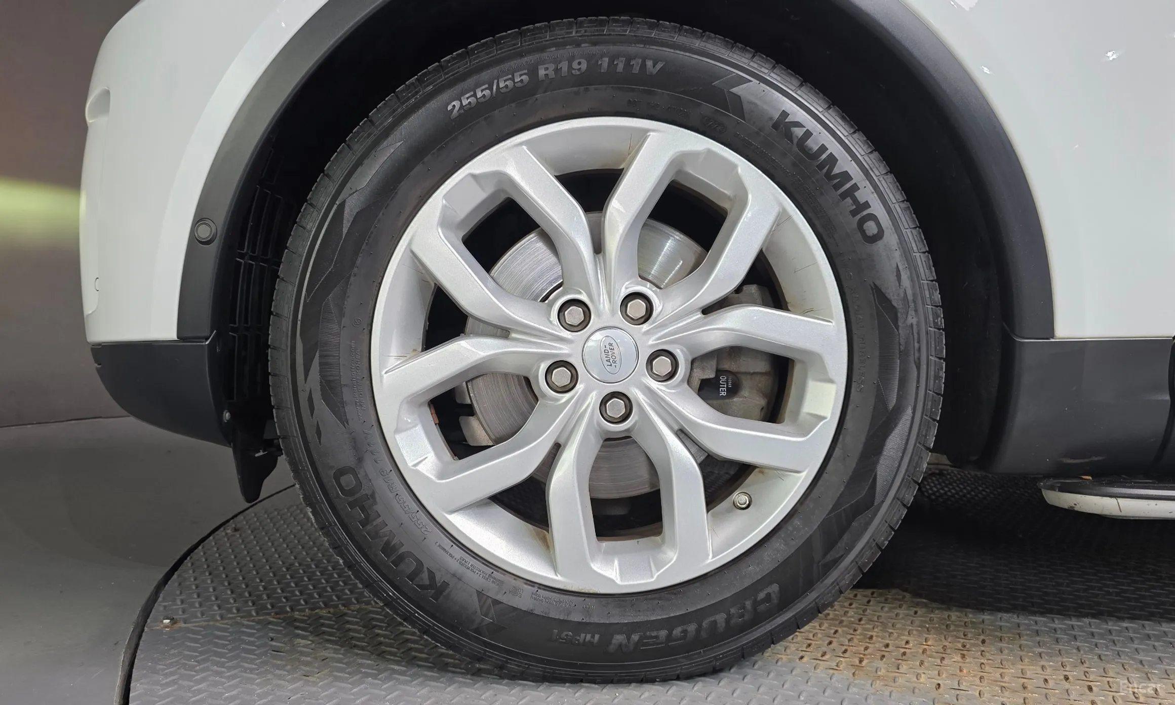 Land Rover Discovery 5 превью 5