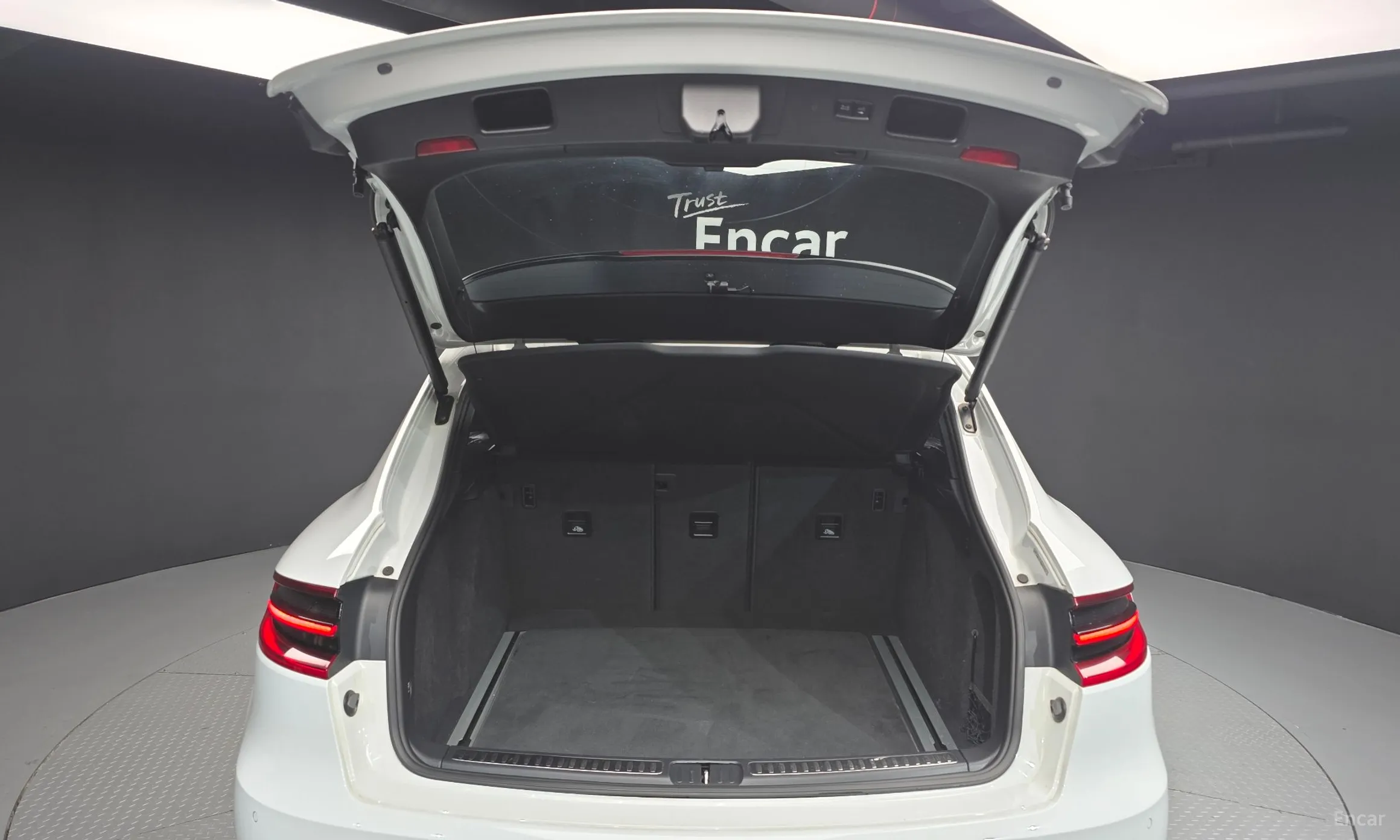 Porsche Macan превью 20