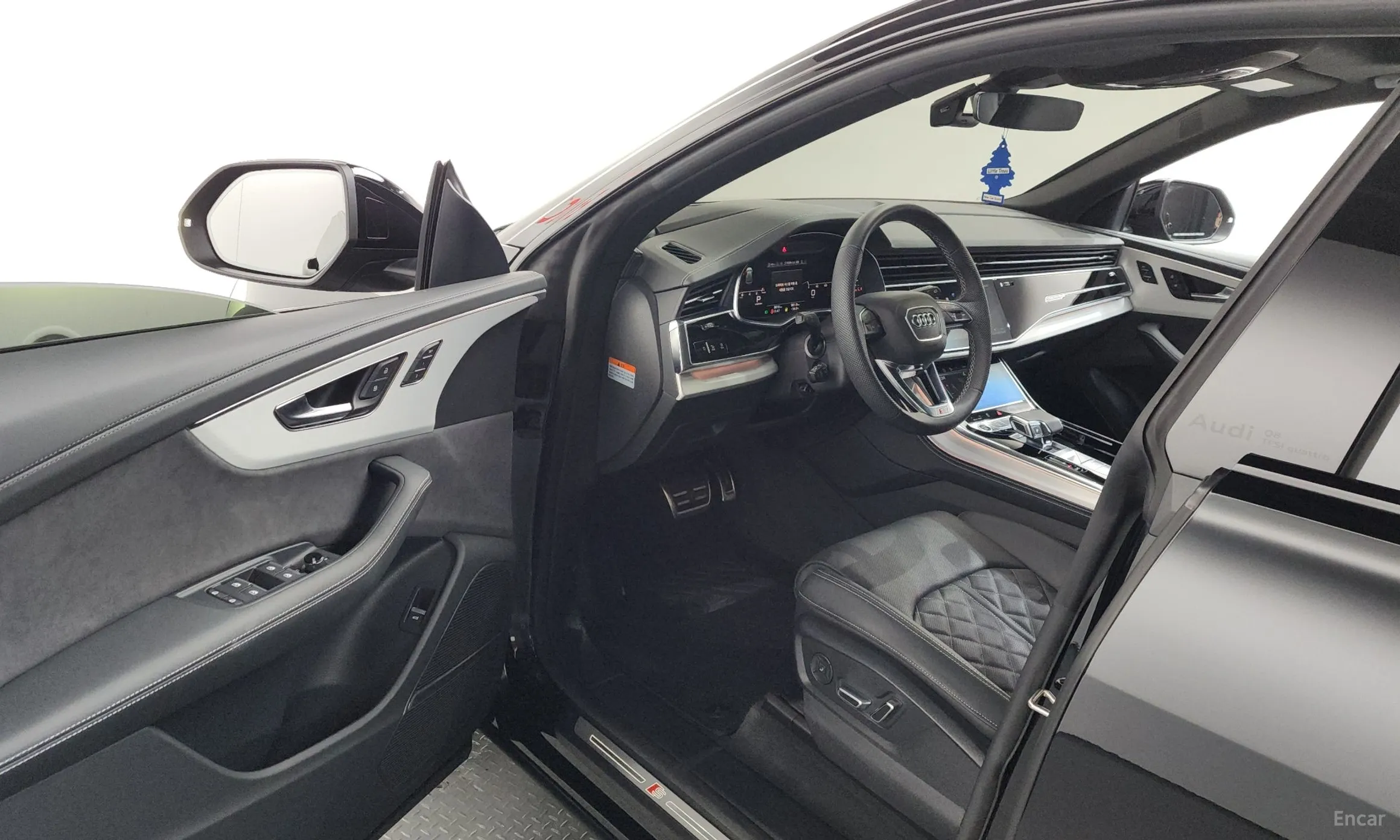 Audi Q8 (4M) превью 10