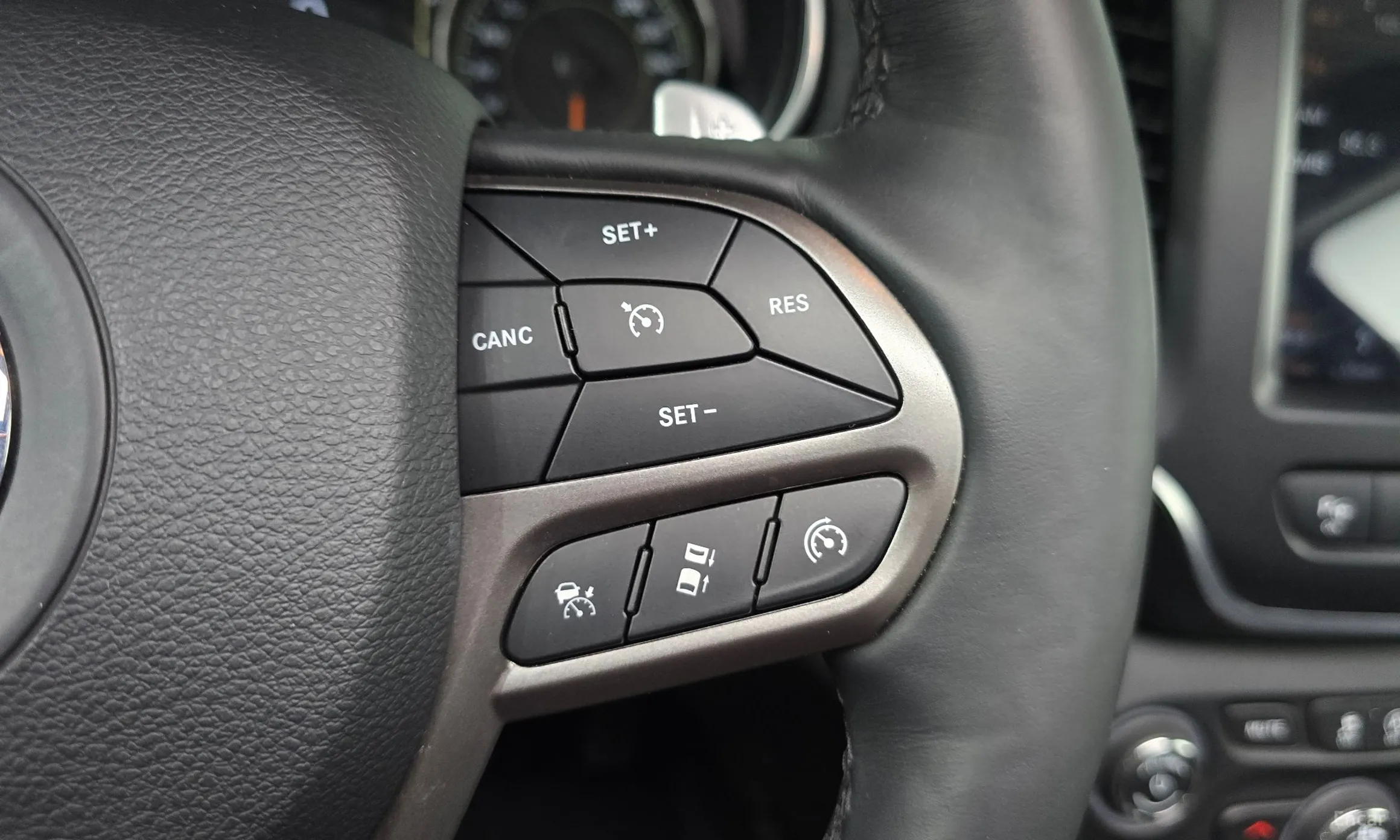 Jeep Cherokee (KL) превью 17