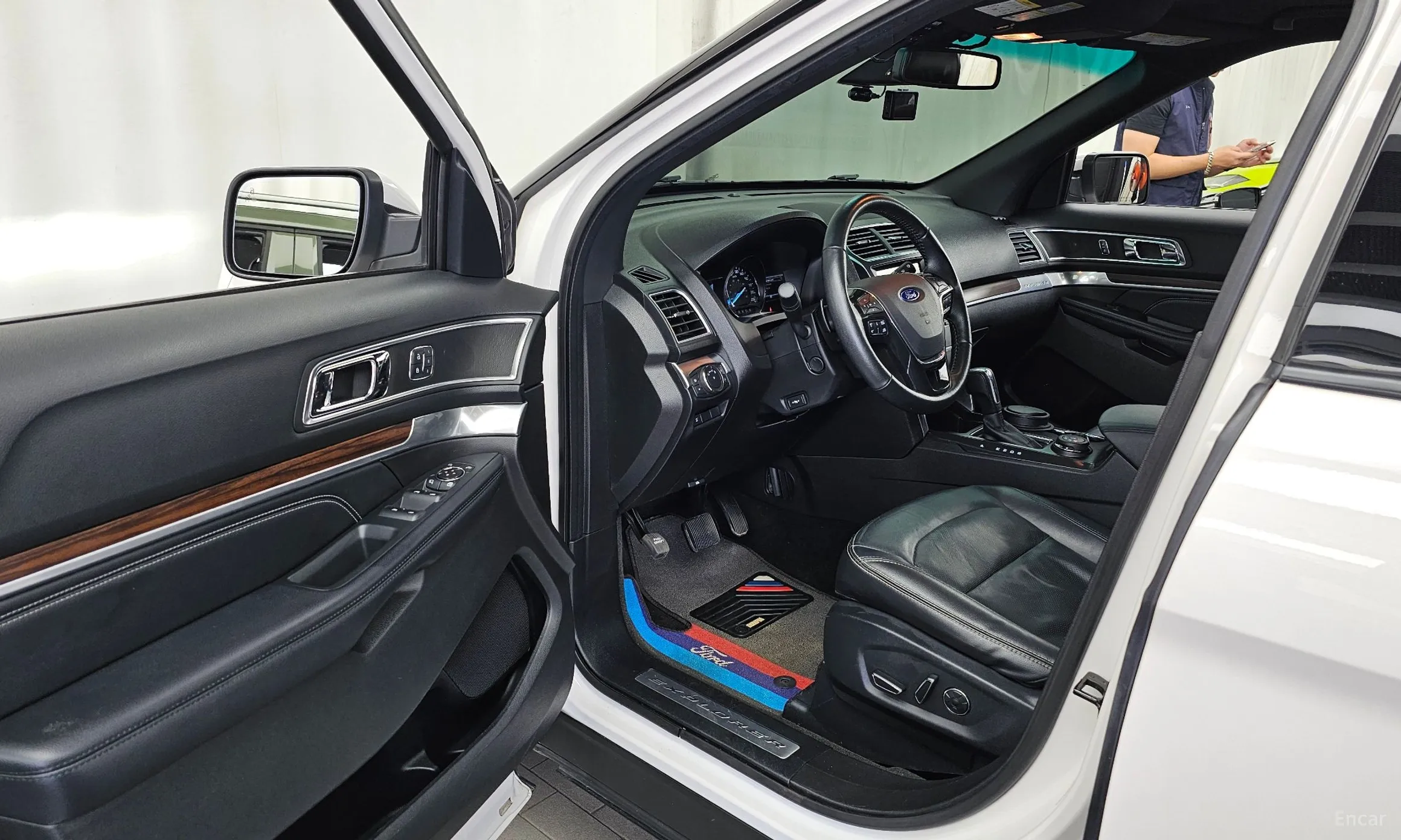 Ford Explorer превью 10