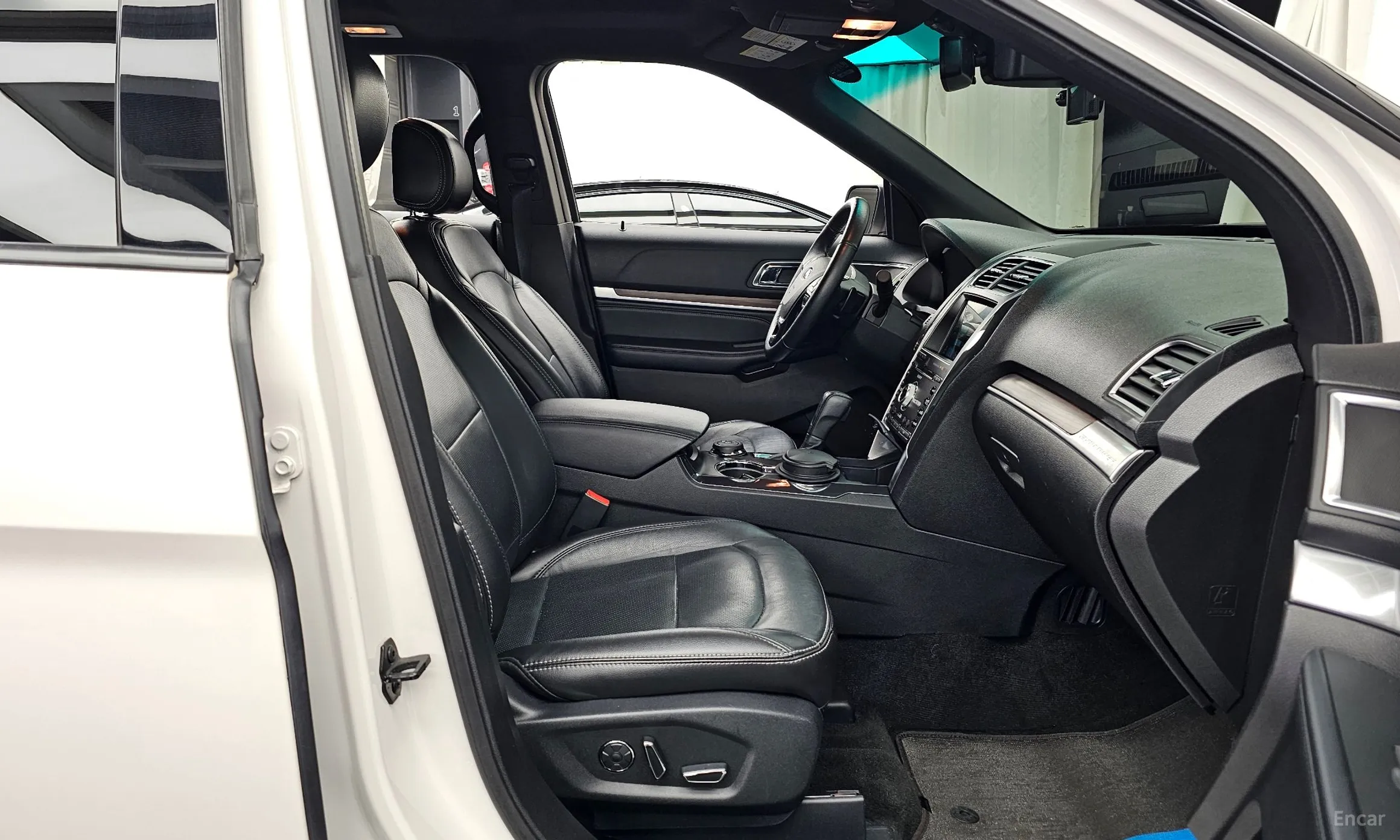 Ford Explorer превью 11