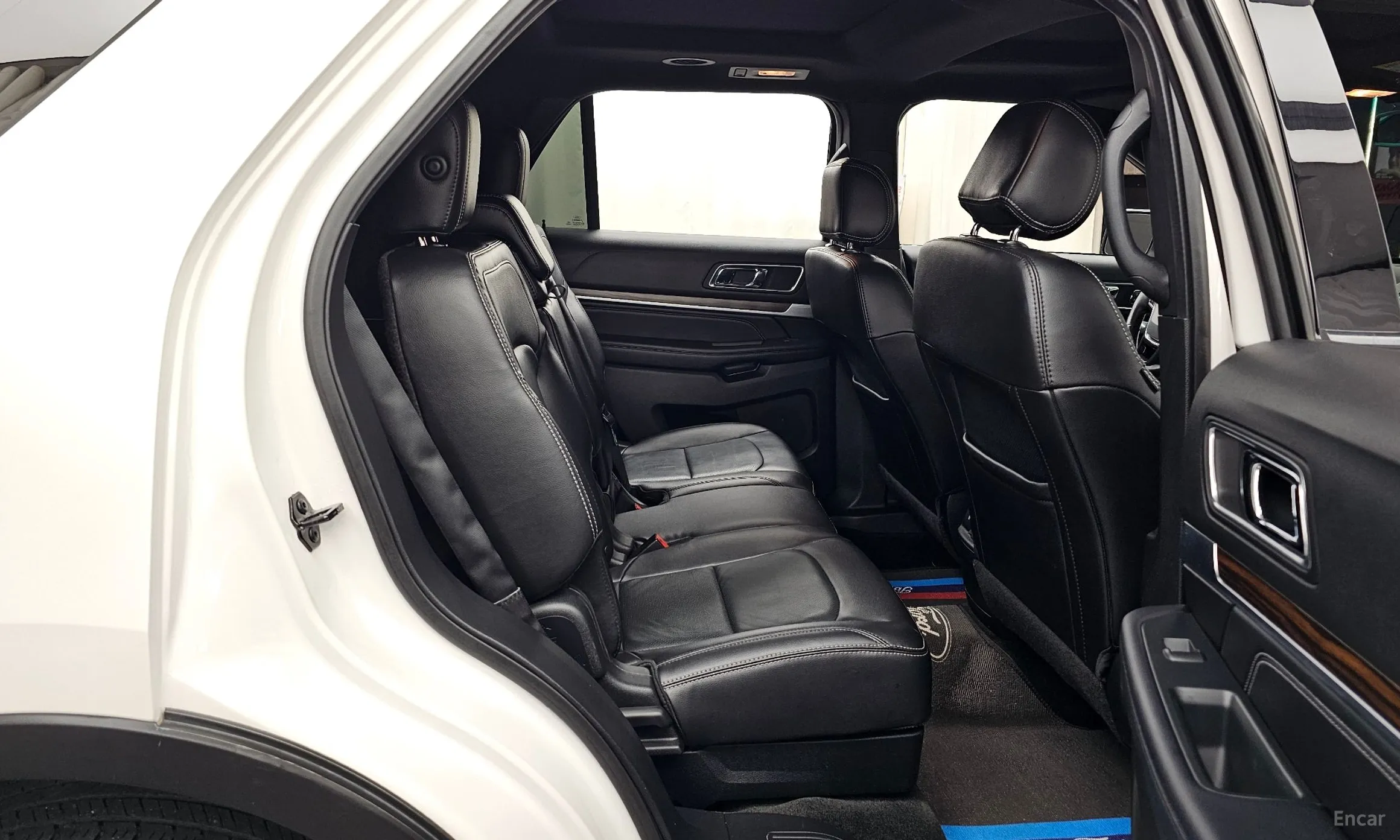 Ford Explorer превью 12