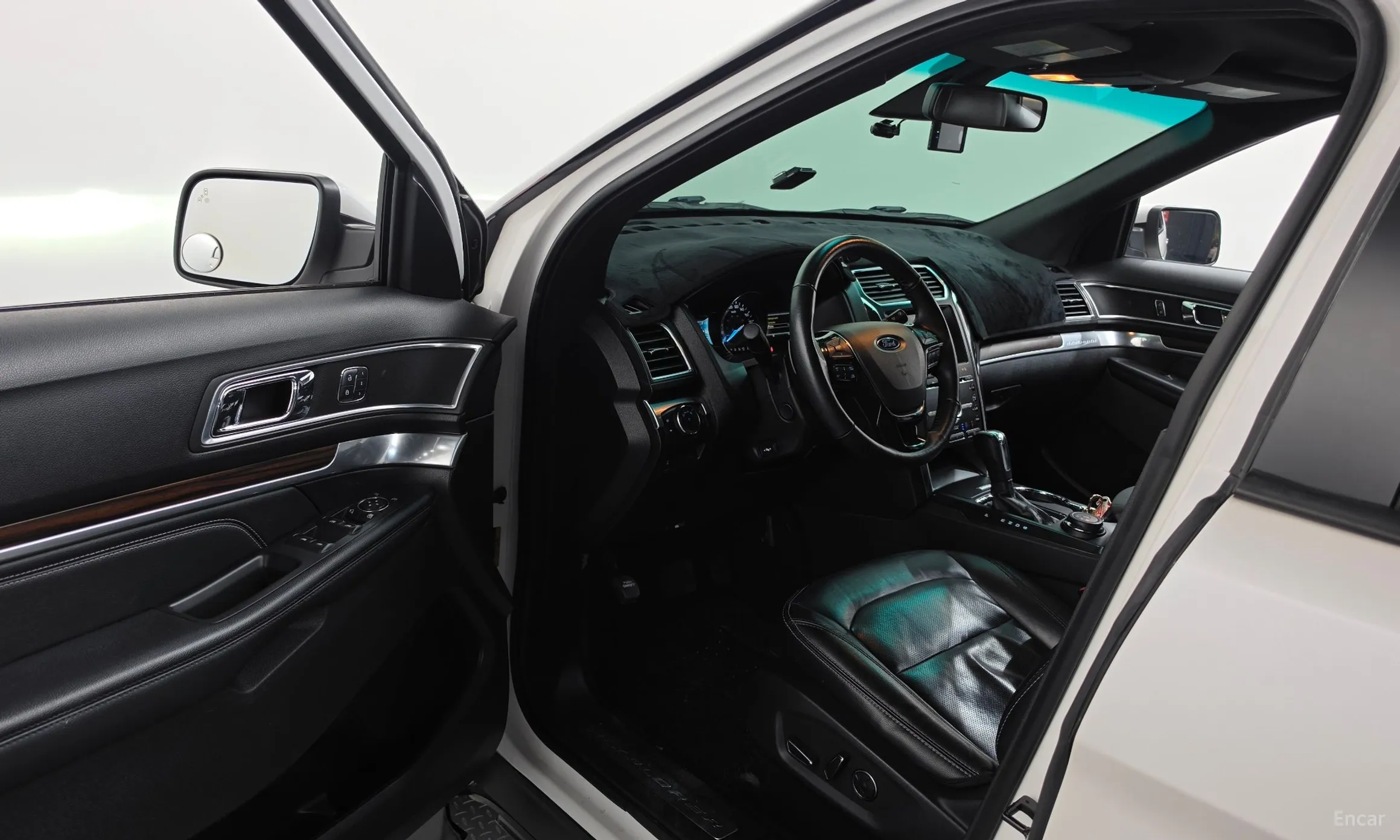 Ford Explorer превью 10